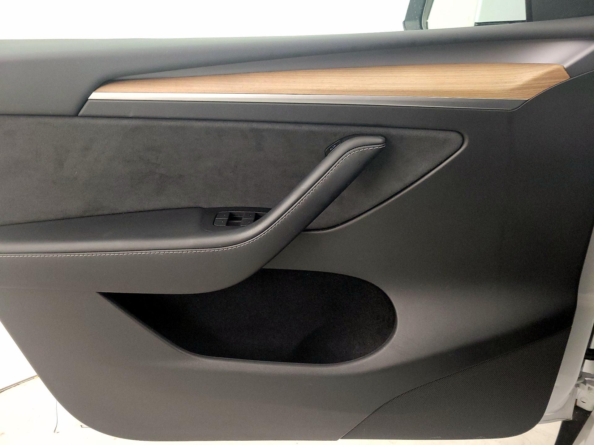 Thumbnail: 2023 Tesla Model Y - 12