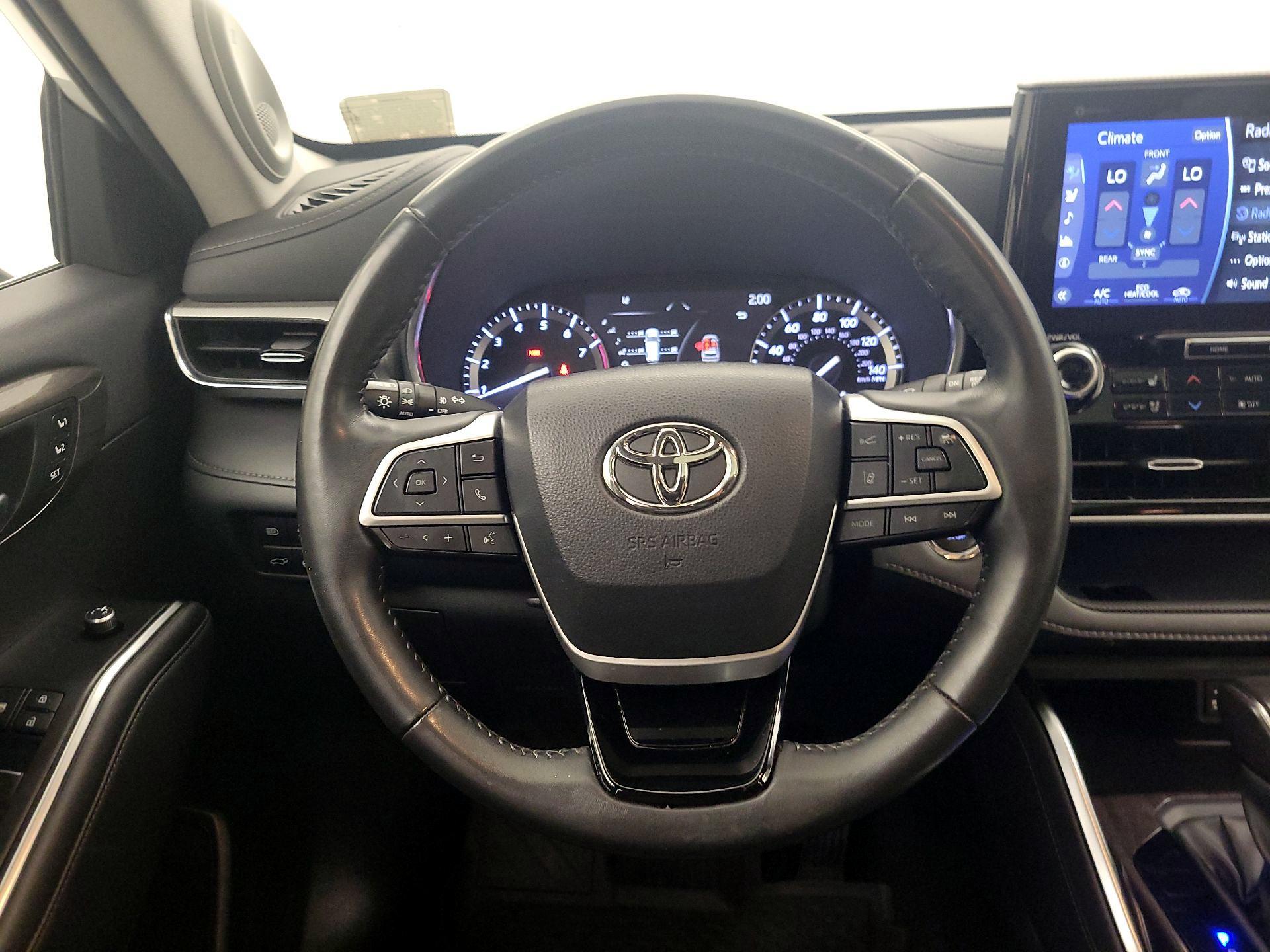 Thumbnail: 2022 Toyota Highlander - 10