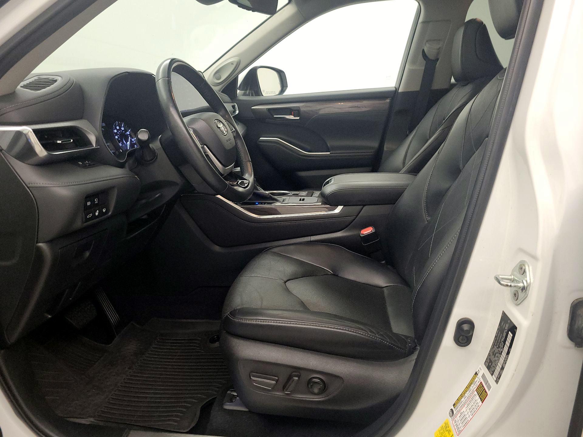 Thumbnail: 2022 Toyota Highlander - 11