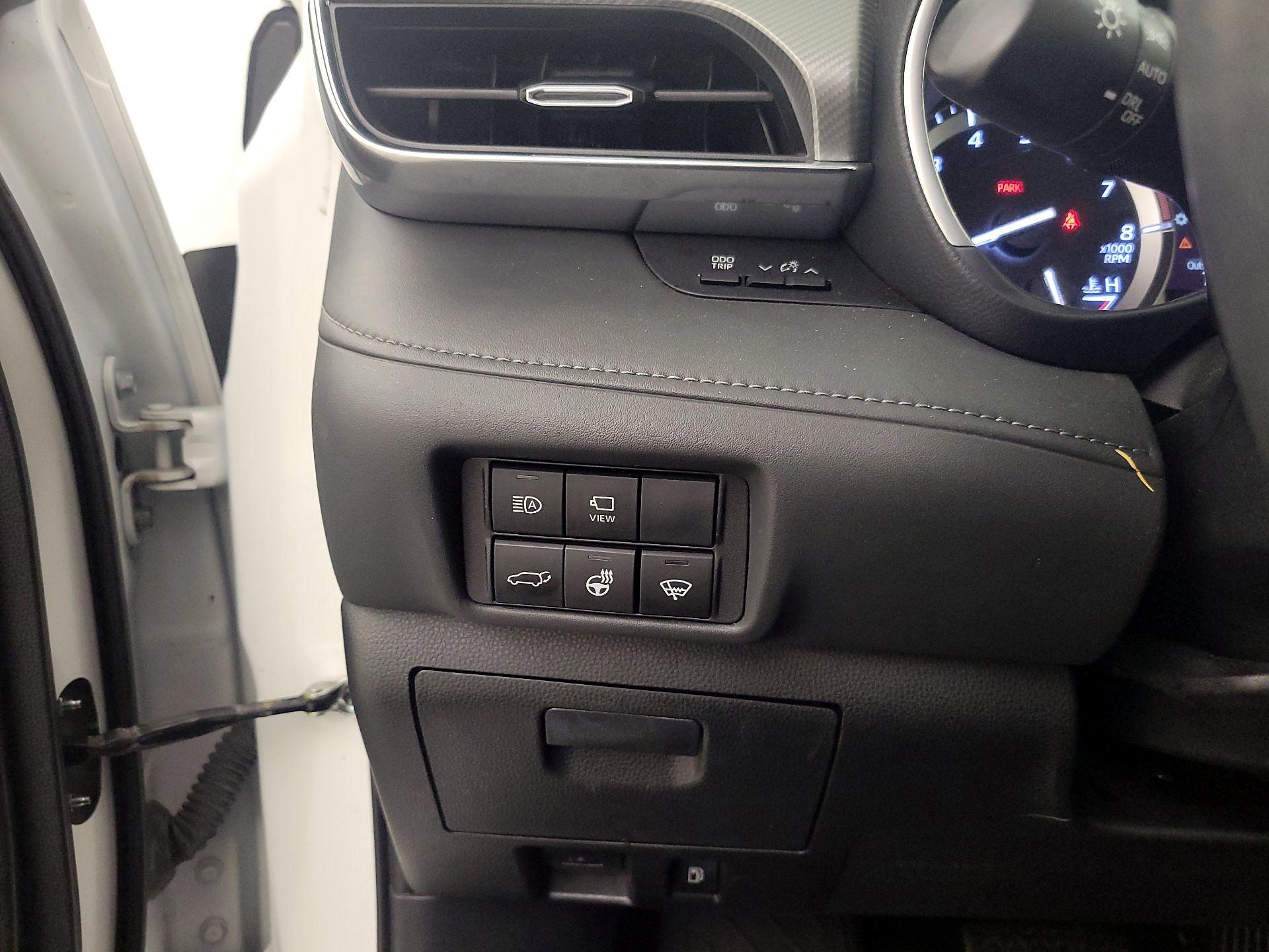 Thumbnail: 2022 Toyota Highlander - 13