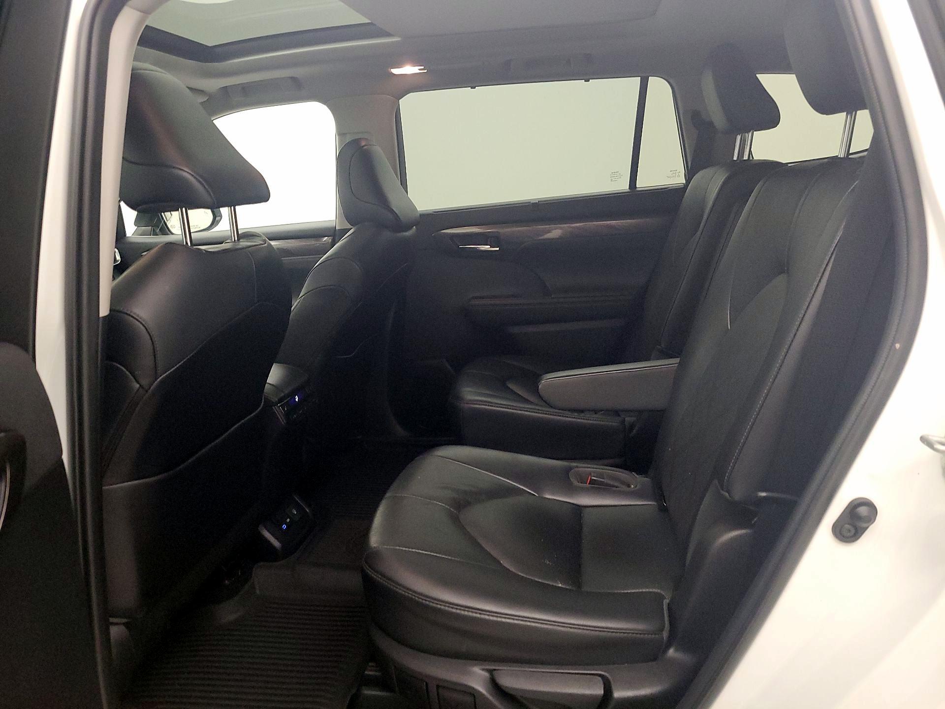 Thumbnail: 2022 Toyota Highlander - 20