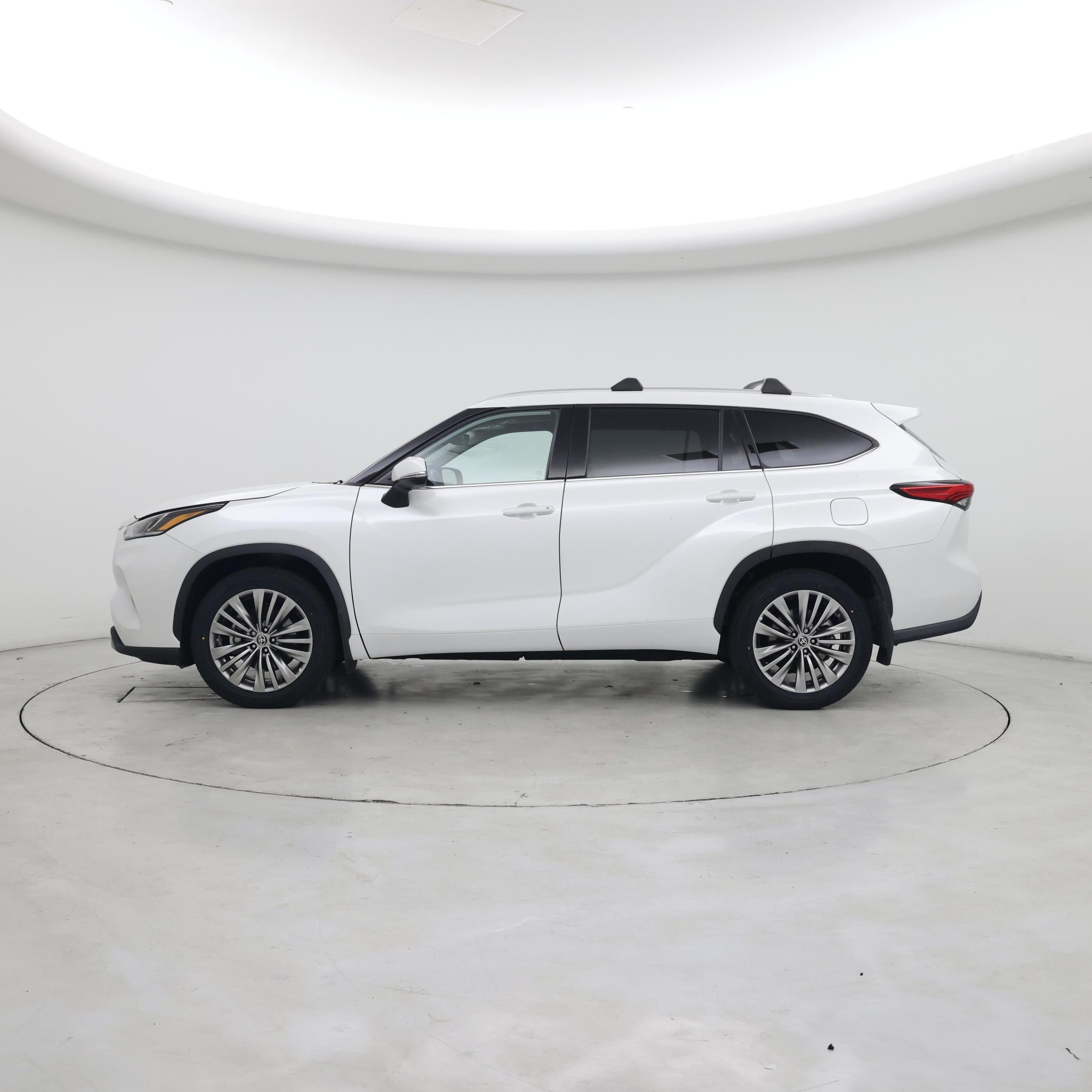 Thumbnail: 2022 Toyota Highlander - 3