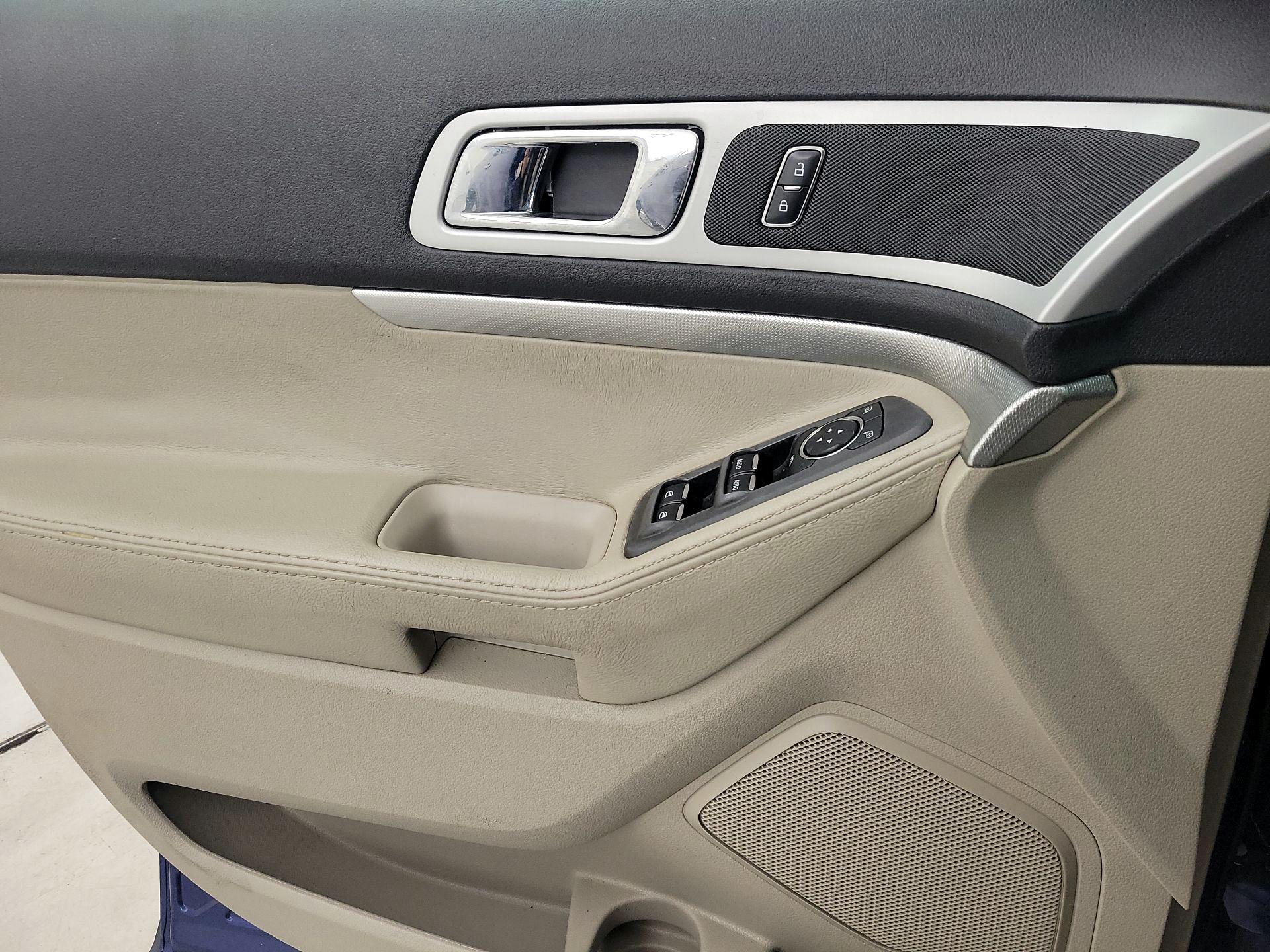 Thumbnail: 2015 Ford Explorer - 12