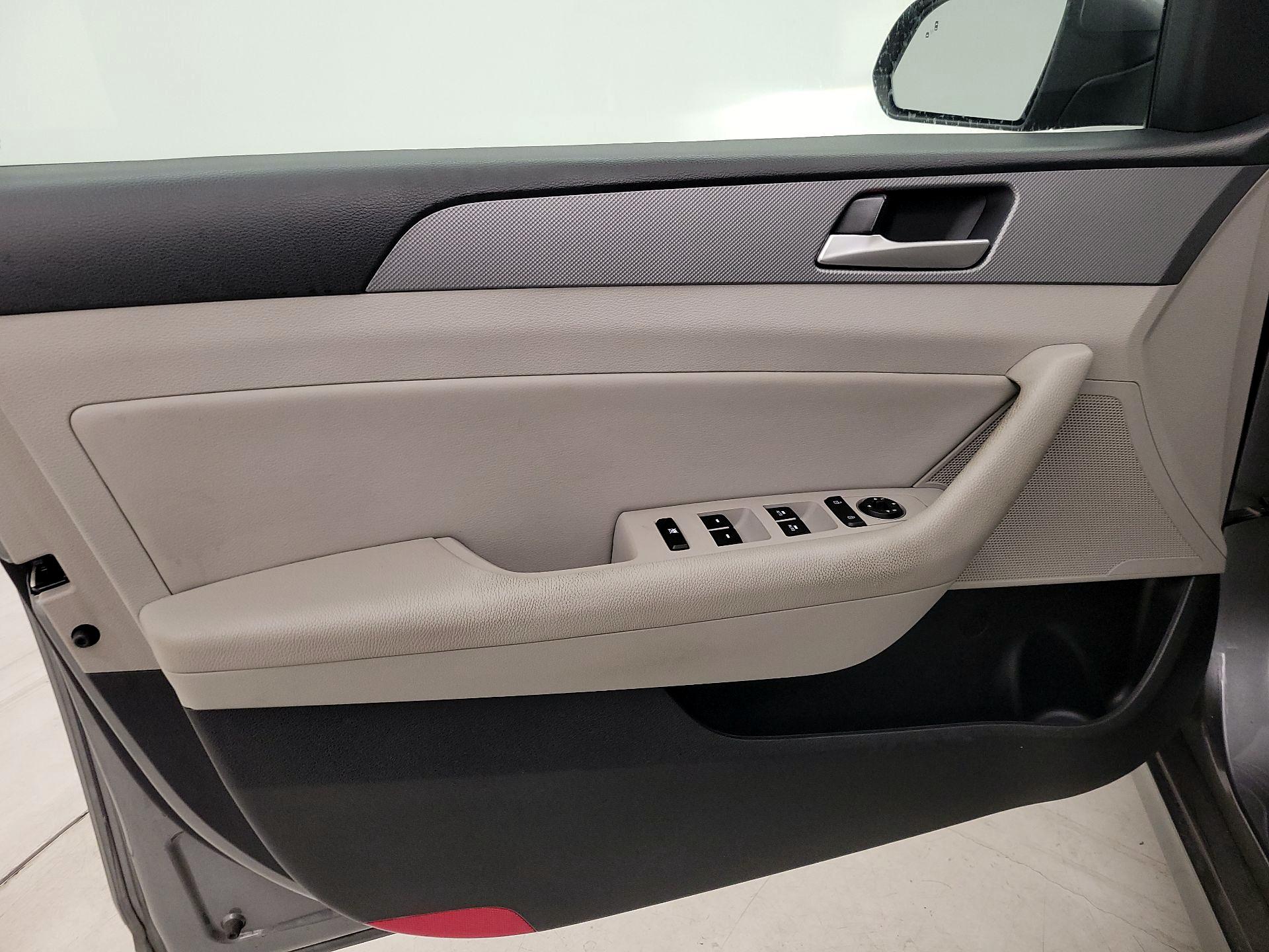 Thumbnail: 2019 Hyundai Sonata - 12