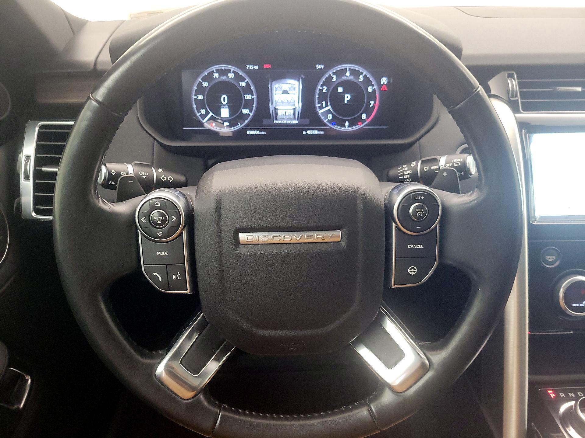 Thumbnail: 2018 Land Rover Discovery - 10