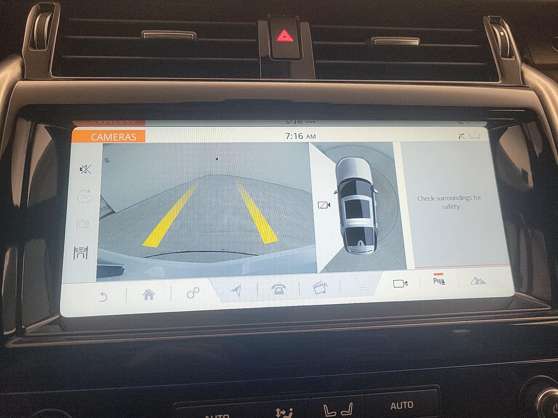 Thumbnail: 2018 Land Rover Discovery - 15