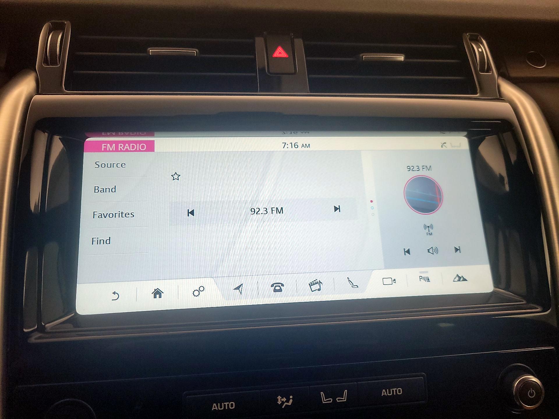 Thumbnail: 2018 Land Rover Discovery - 16