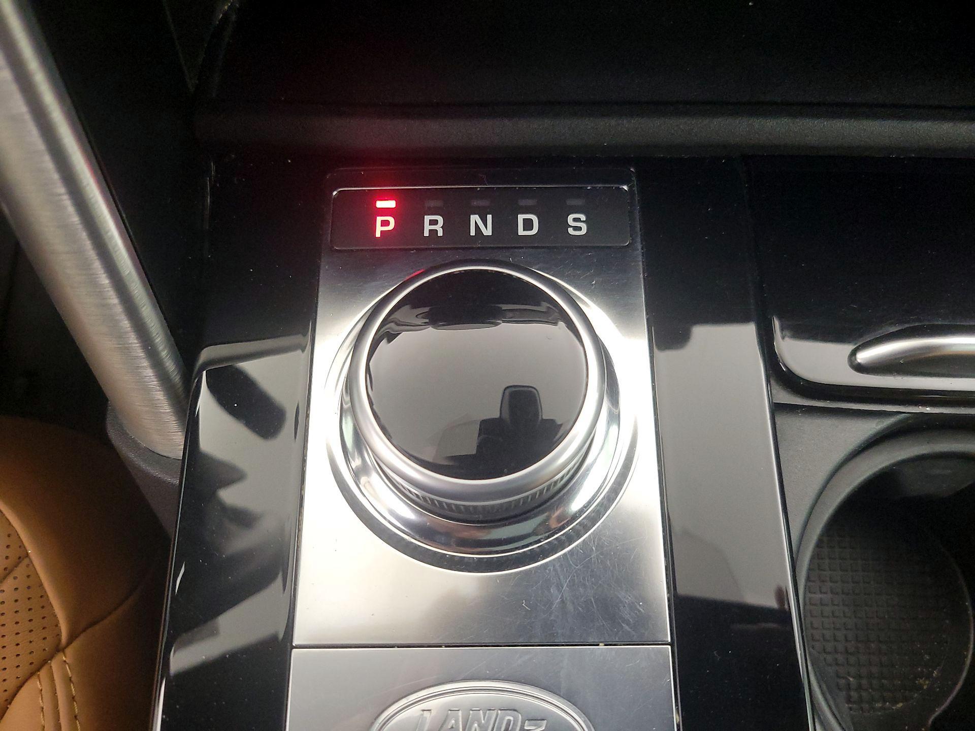 Thumbnail: 2018 Land Rover Discovery - 18