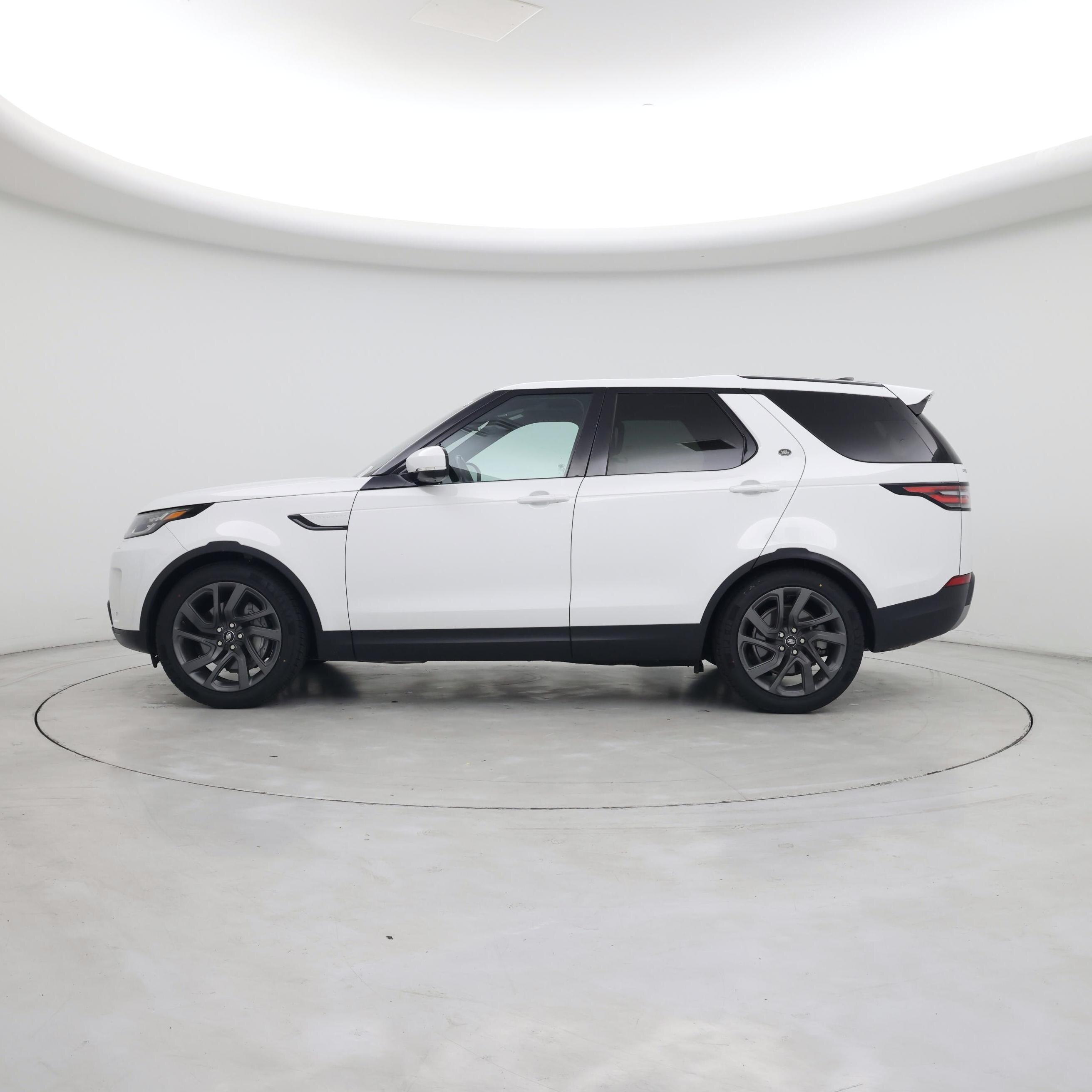 Thumbnail: 2018 Land Rover Discovery - 3