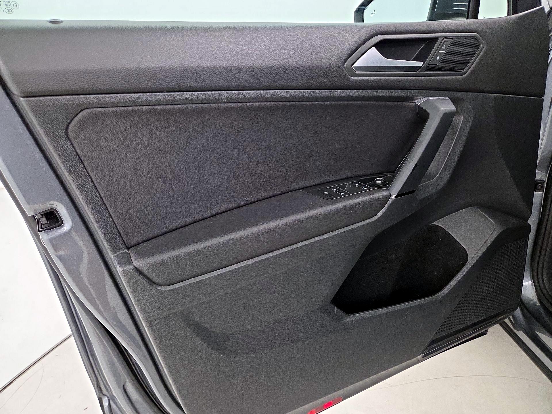 Thumbnail: 2019 Volkswagen Tiguan - 12