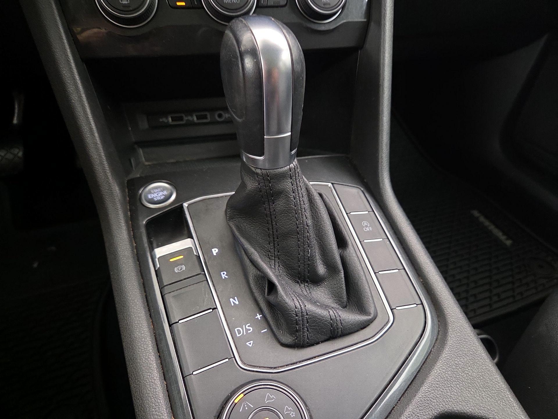 Thumbnail: 2019 Volkswagen Tiguan - 17