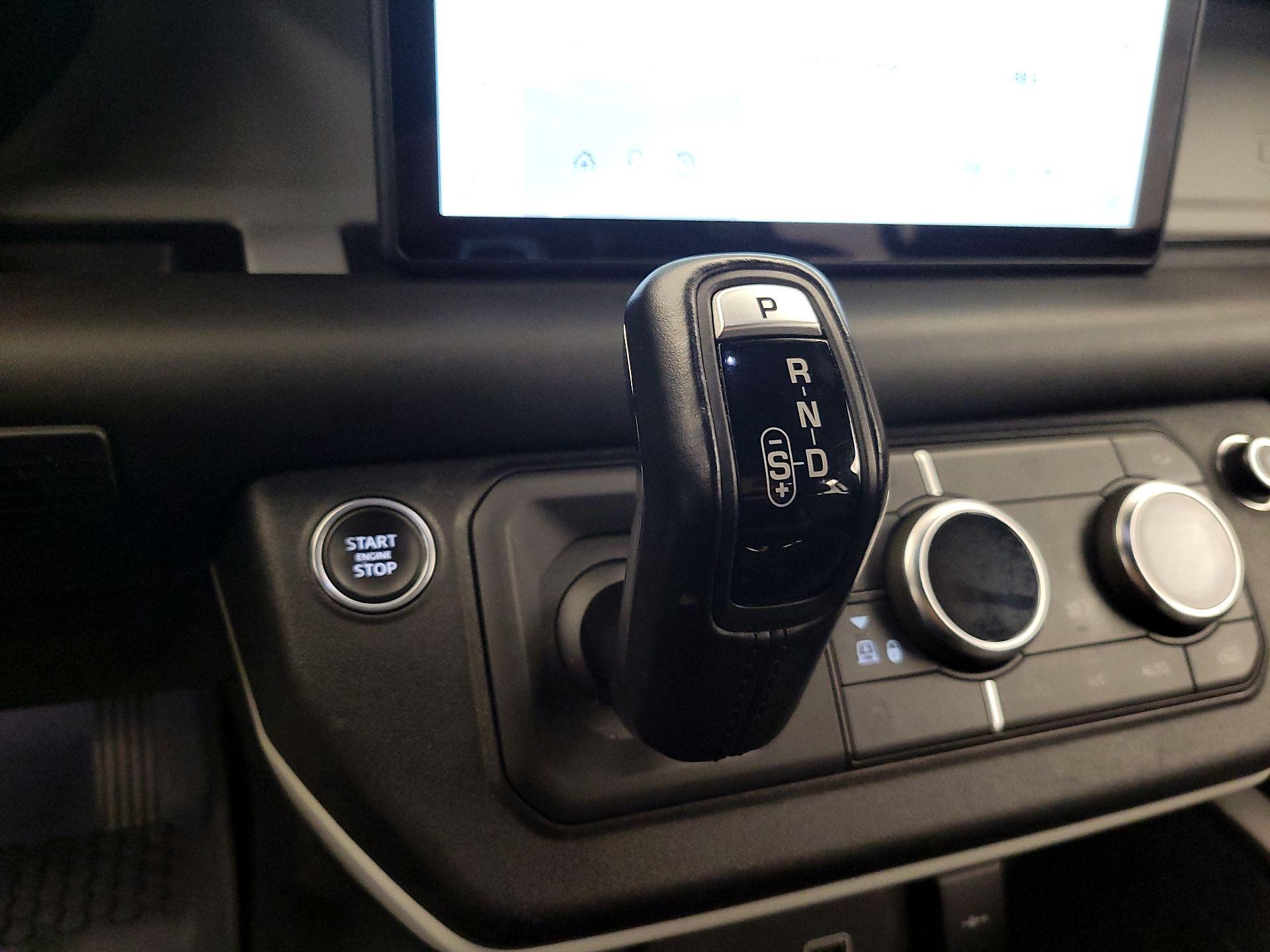 Thumbnail: 2022 Land Rover Defender - 17