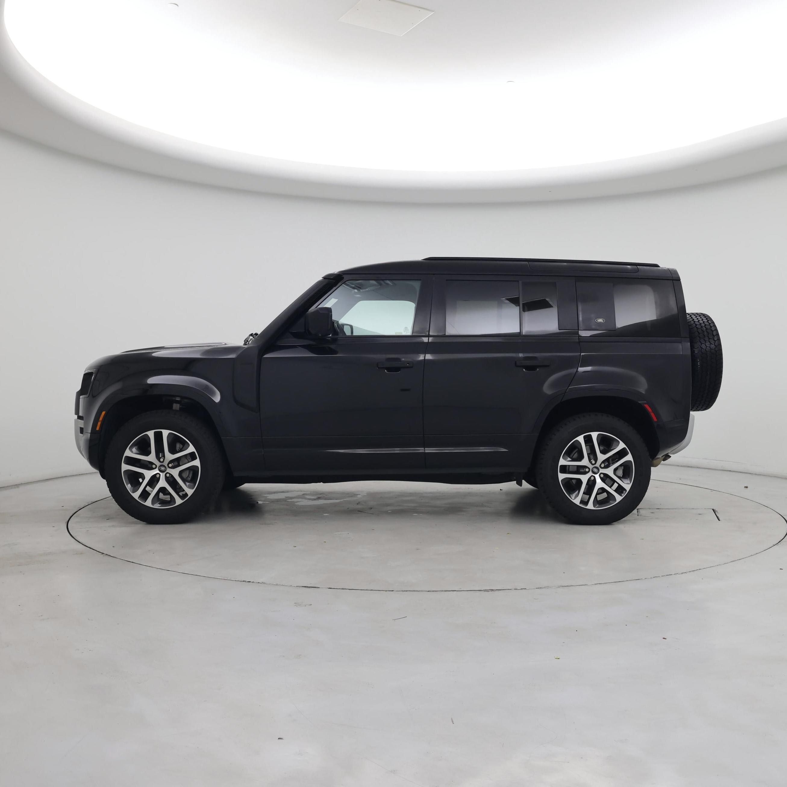 Thumbnail: 2022 Land Rover Defender - 3