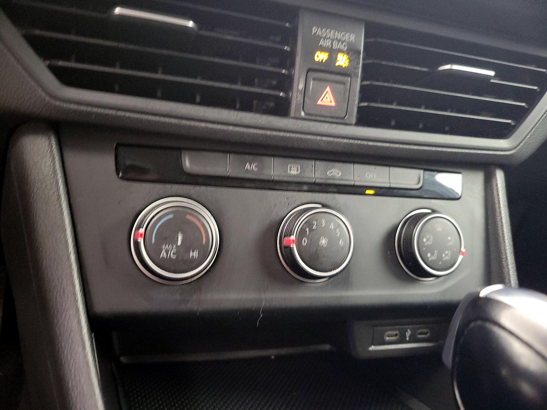 Thumbnail: 2020 Volkswagen Jetta - 16