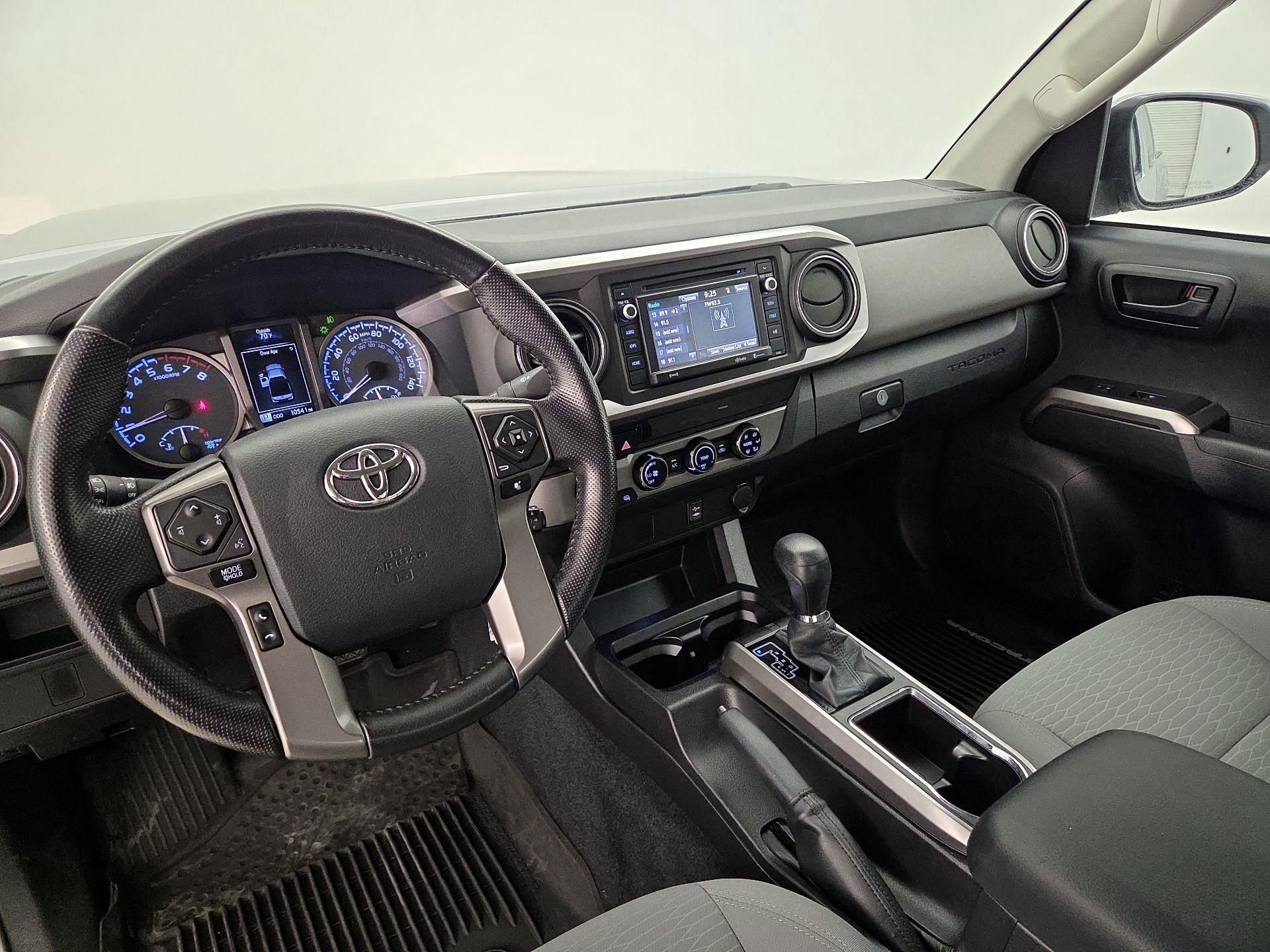 Thumbnail: 2016 Toyota Tacoma - 9