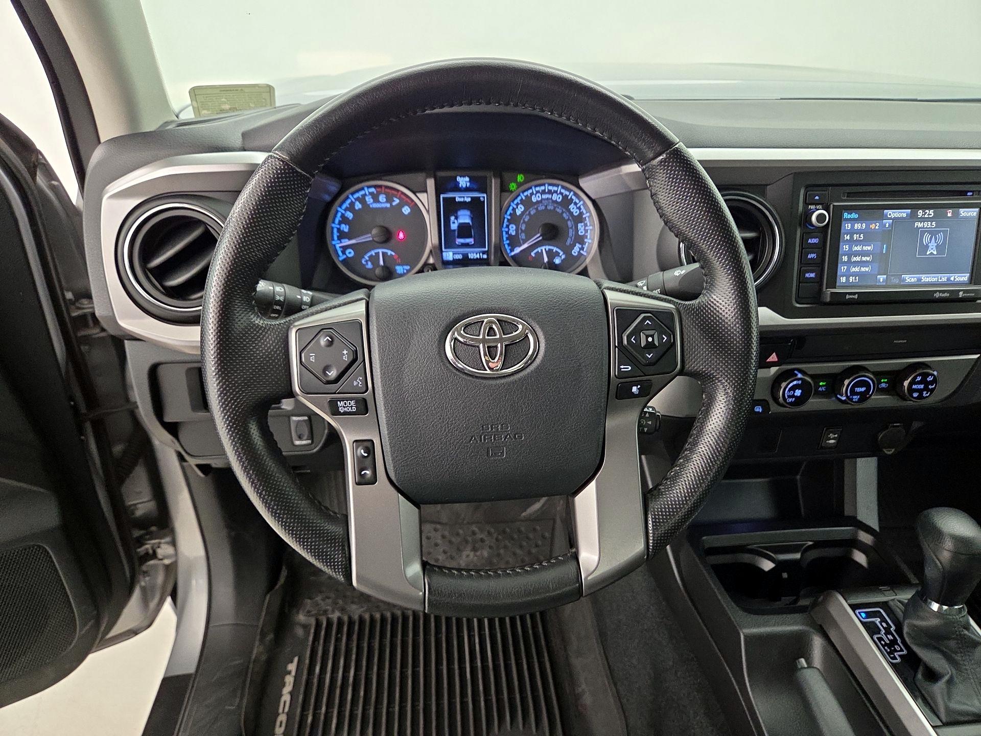 Thumbnail: 2016 Toyota Tacoma - 10