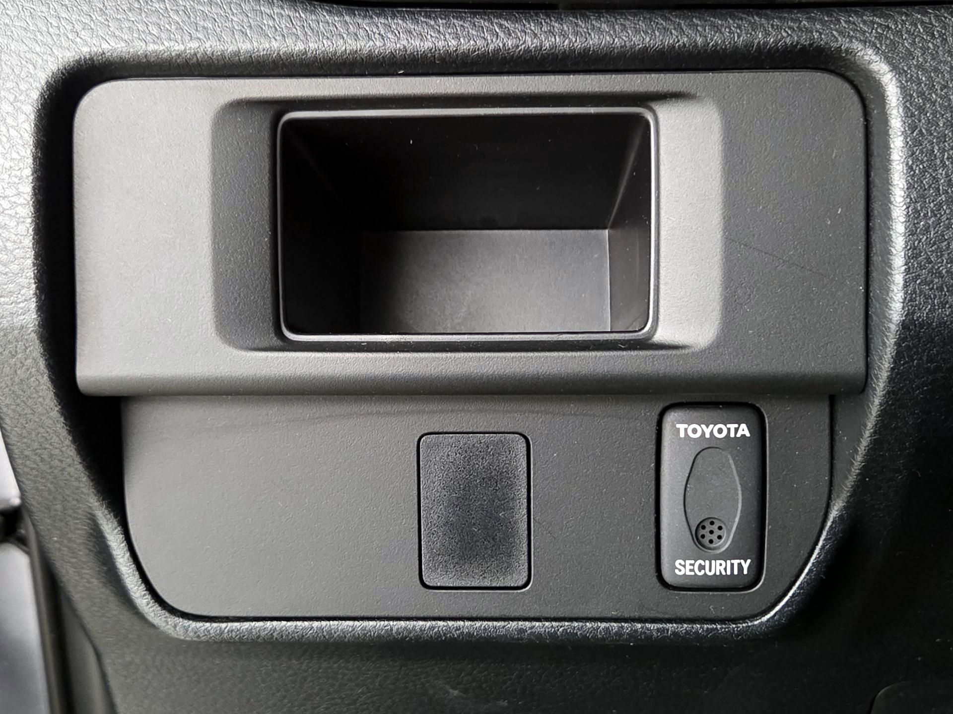 Thumbnail: 2016 Toyota Tacoma - 13