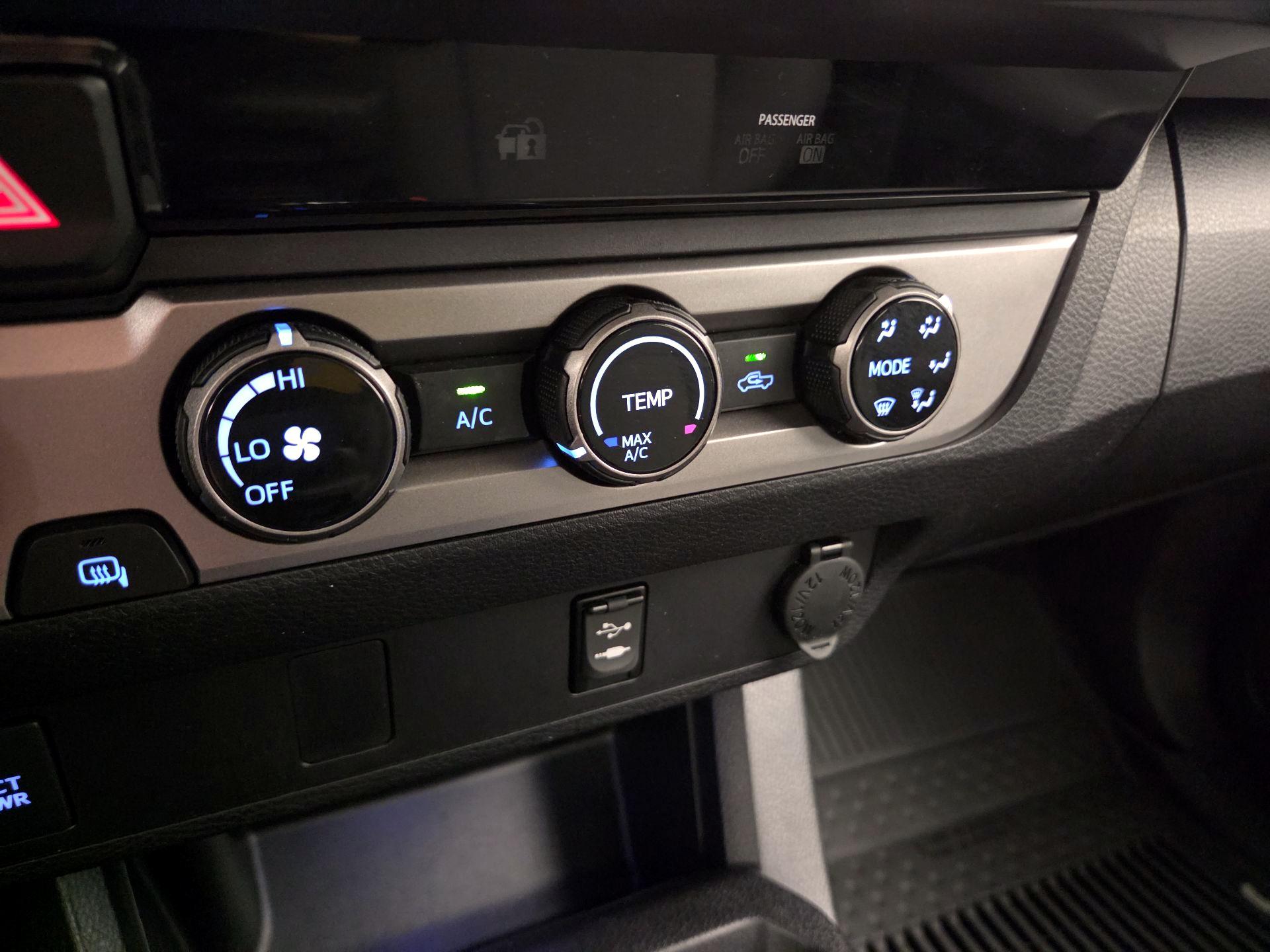 Thumbnail: 2016 Toyota Tacoma - 16