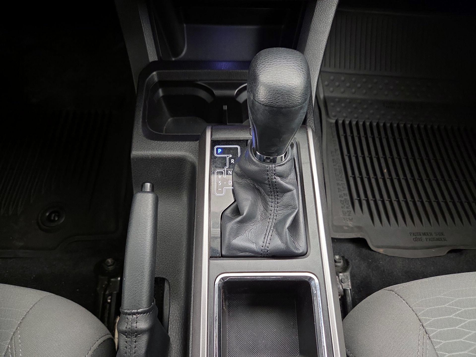 Thumbnail: 2016 Toyota Tacoma - 17