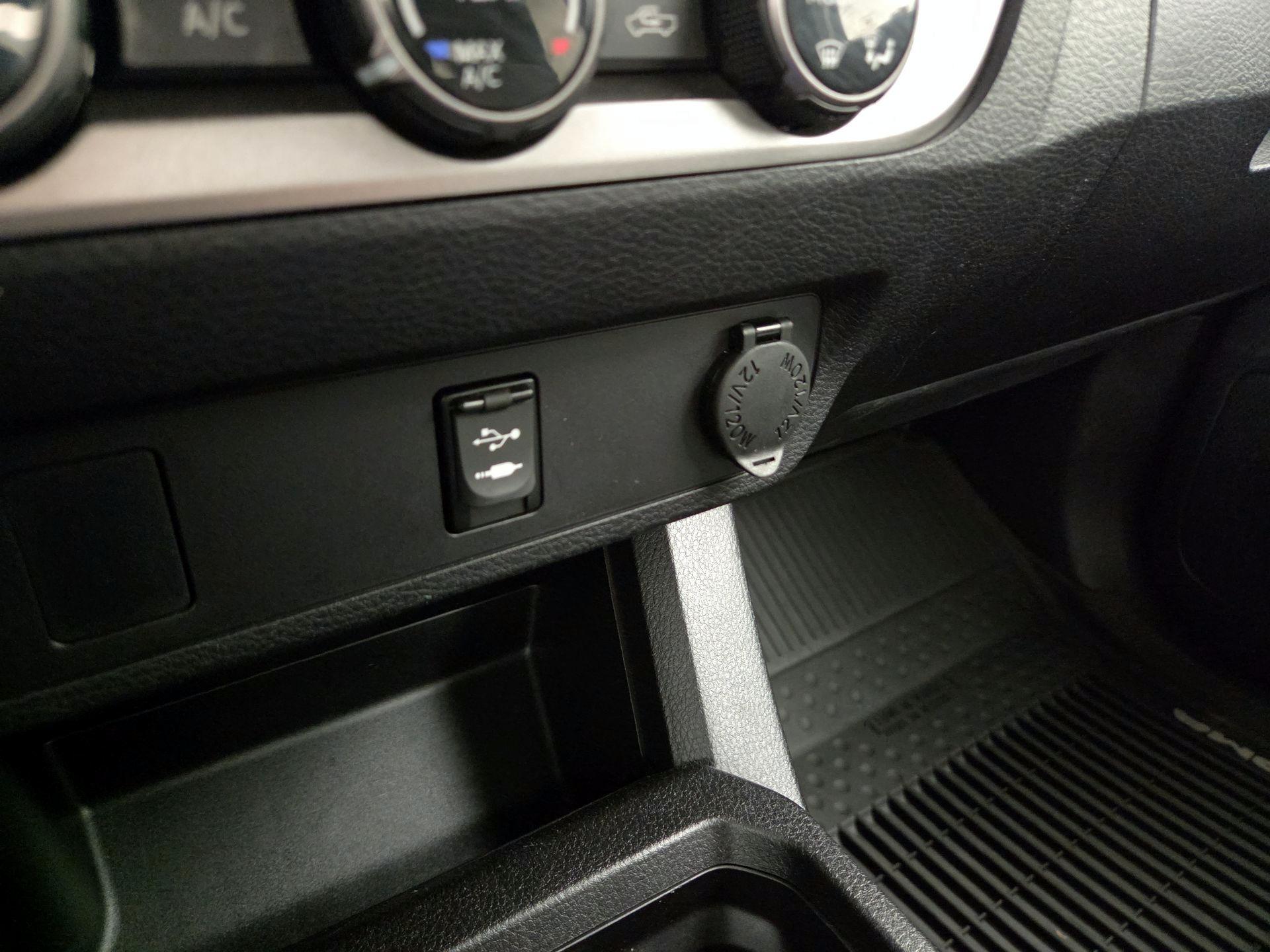 Thumbnail: 2016 Toyota Tacoma - 18