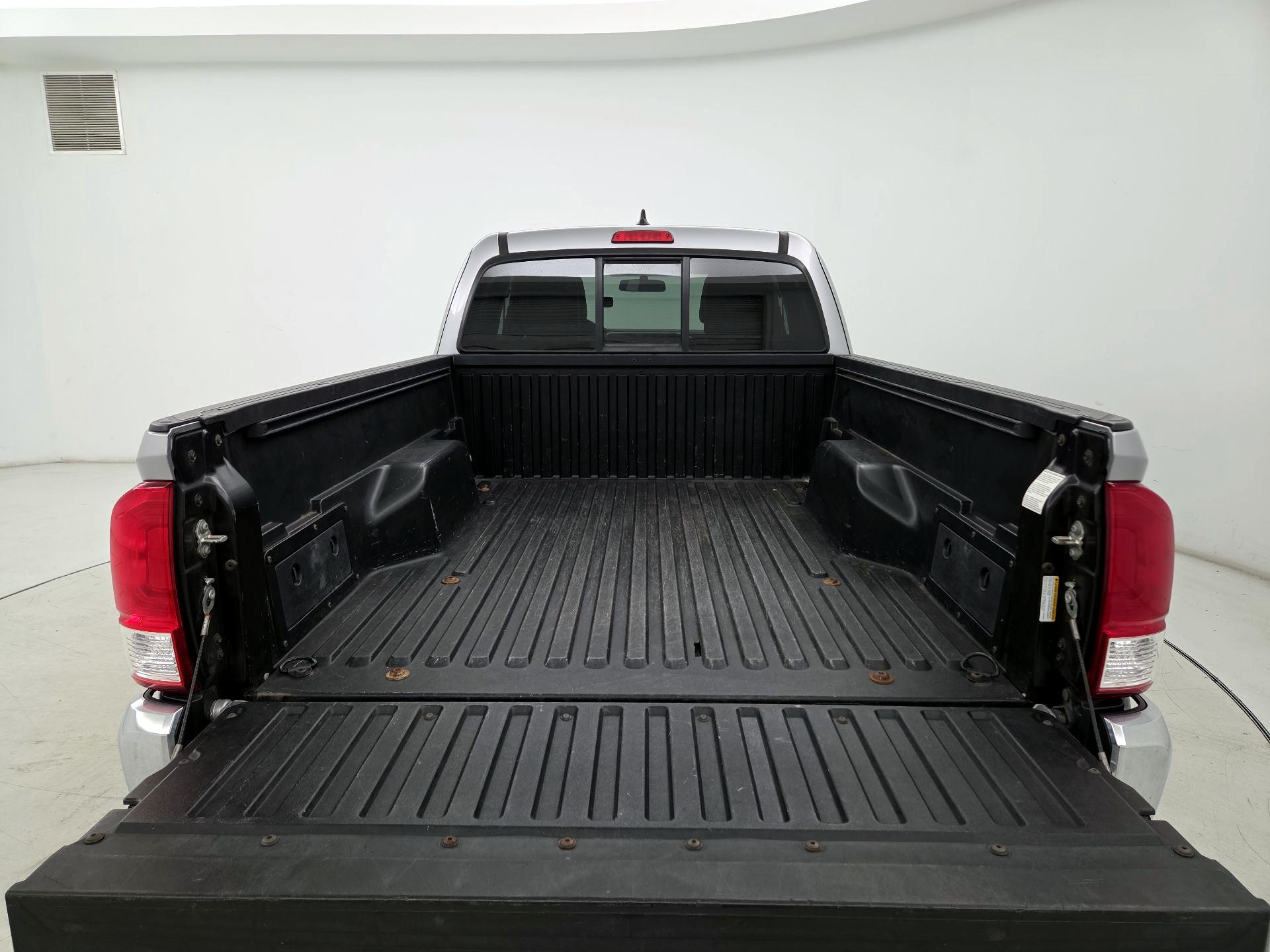 Thumbnail: 2016 Toyota Tacoma - 19