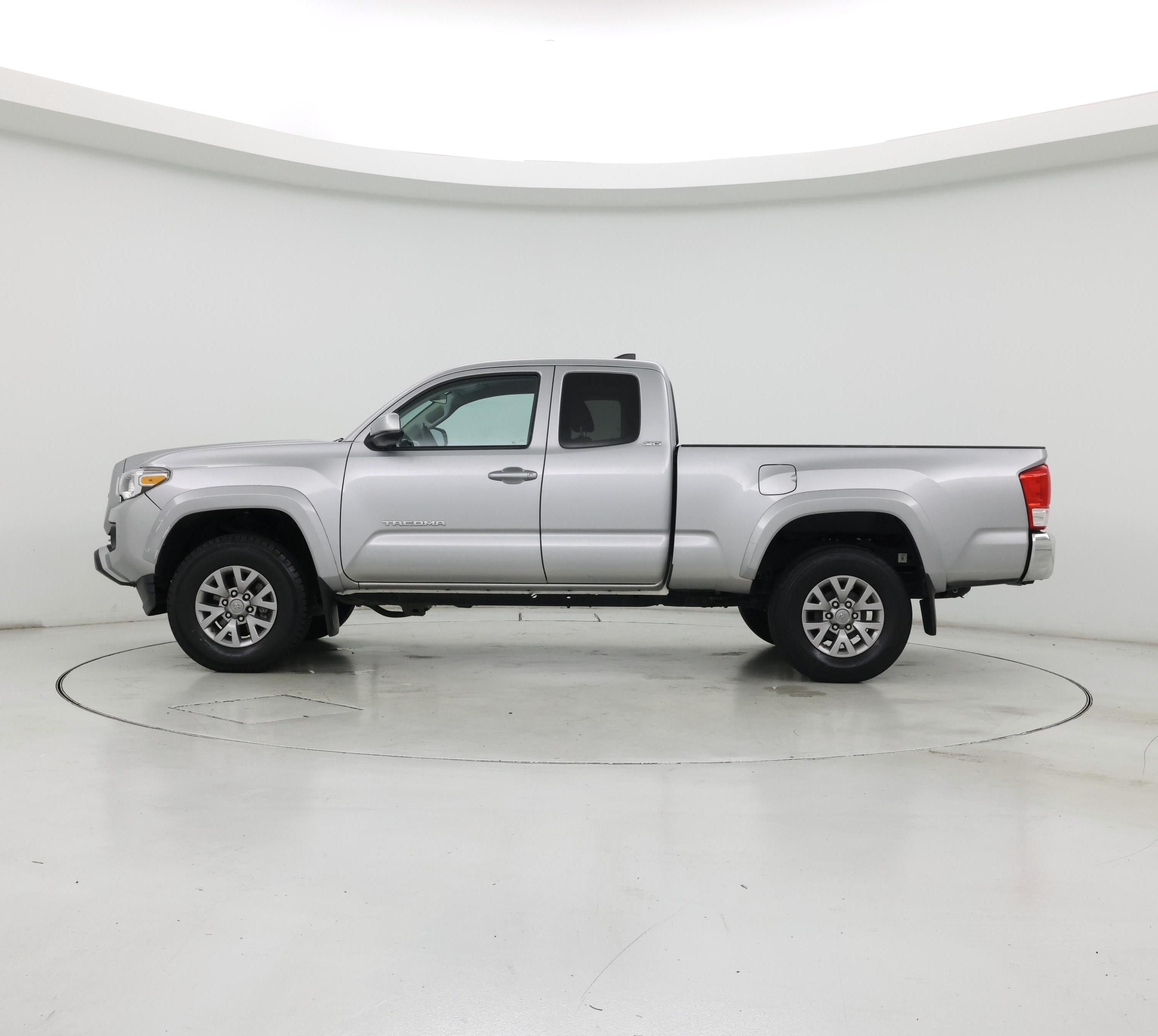 Thumbnail: 2016 Toyota Tacoma - 3