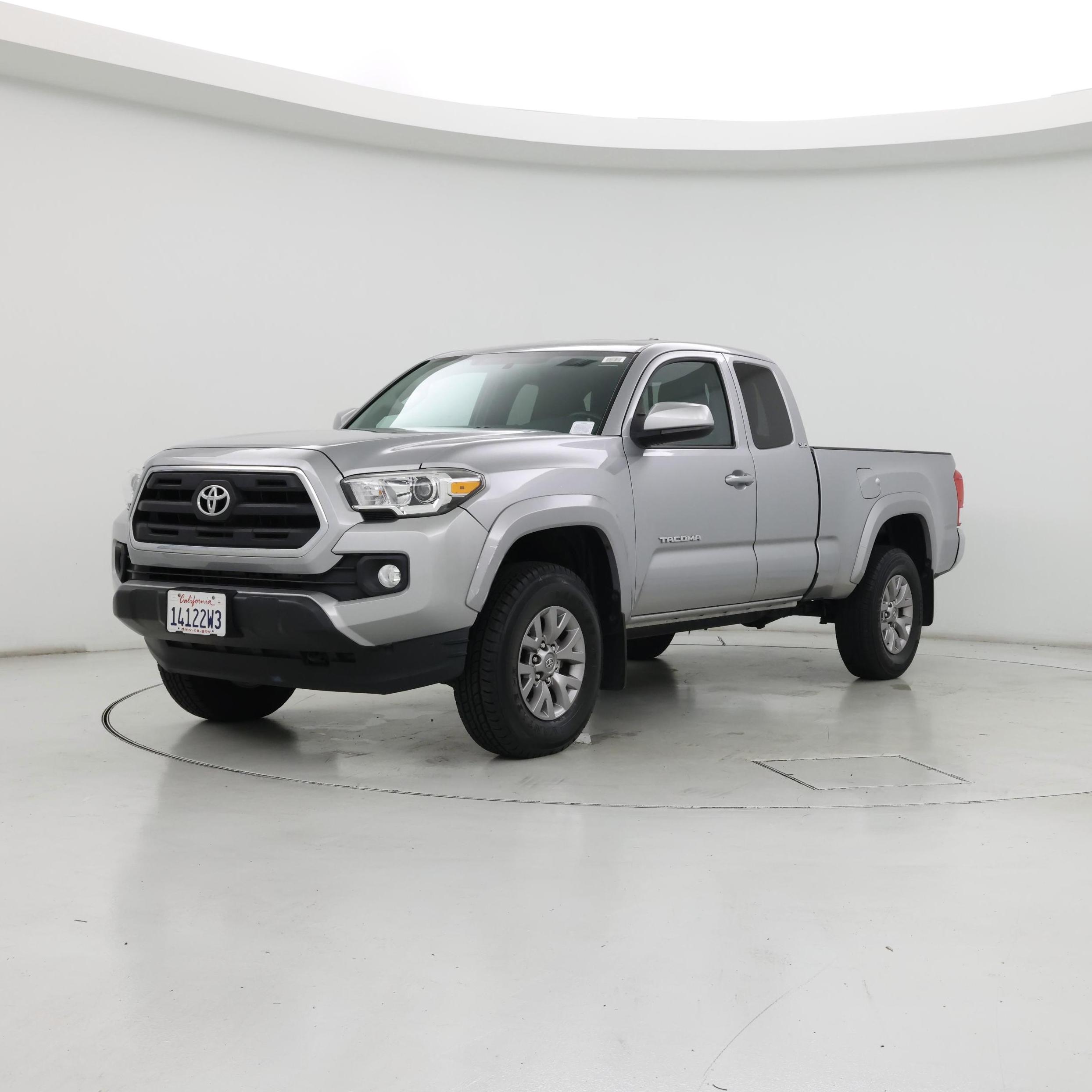Thumbnail: 2016 Toyota Tacoma - 4