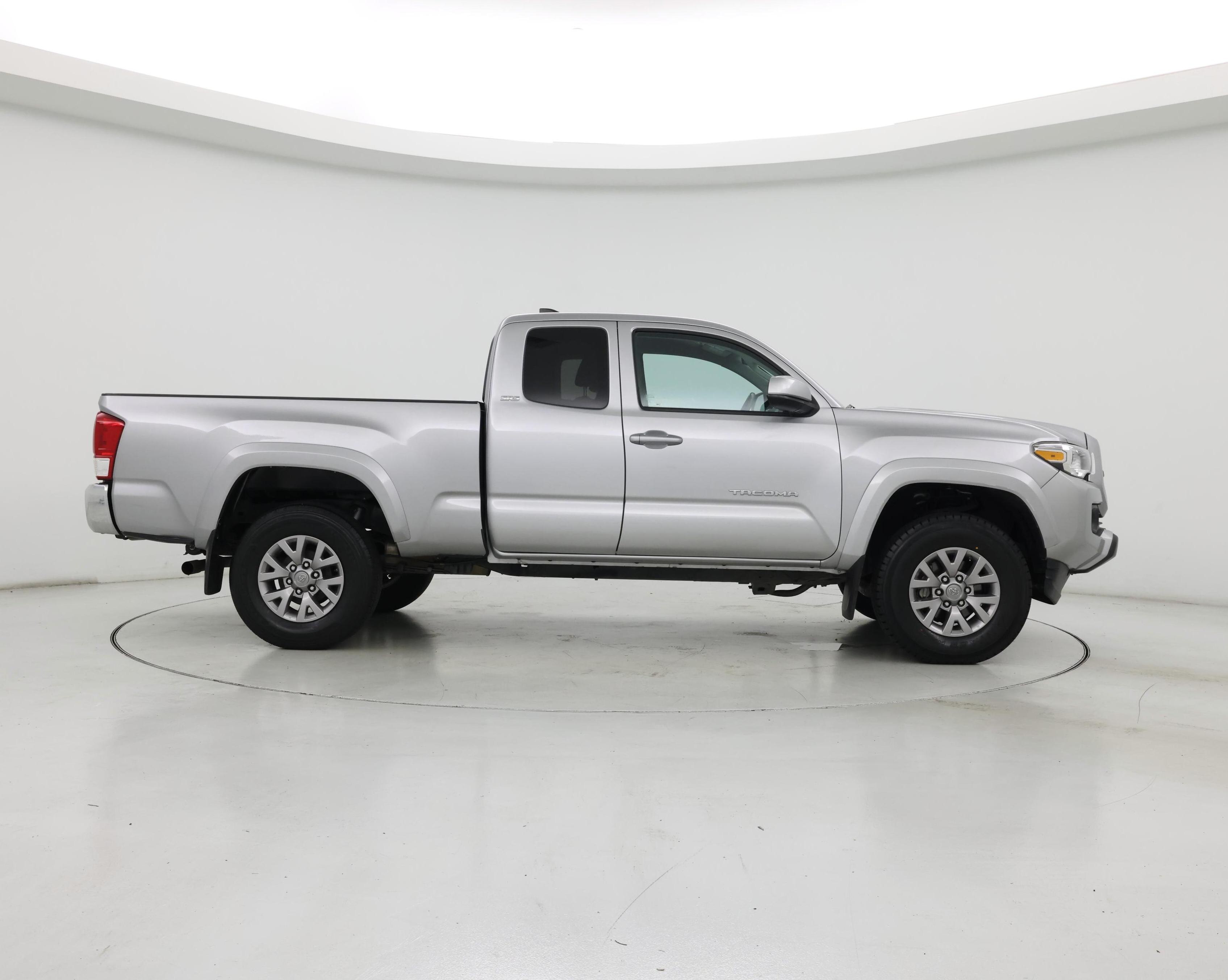 Thumbnail: 2016 Toyota Tacoma - 7