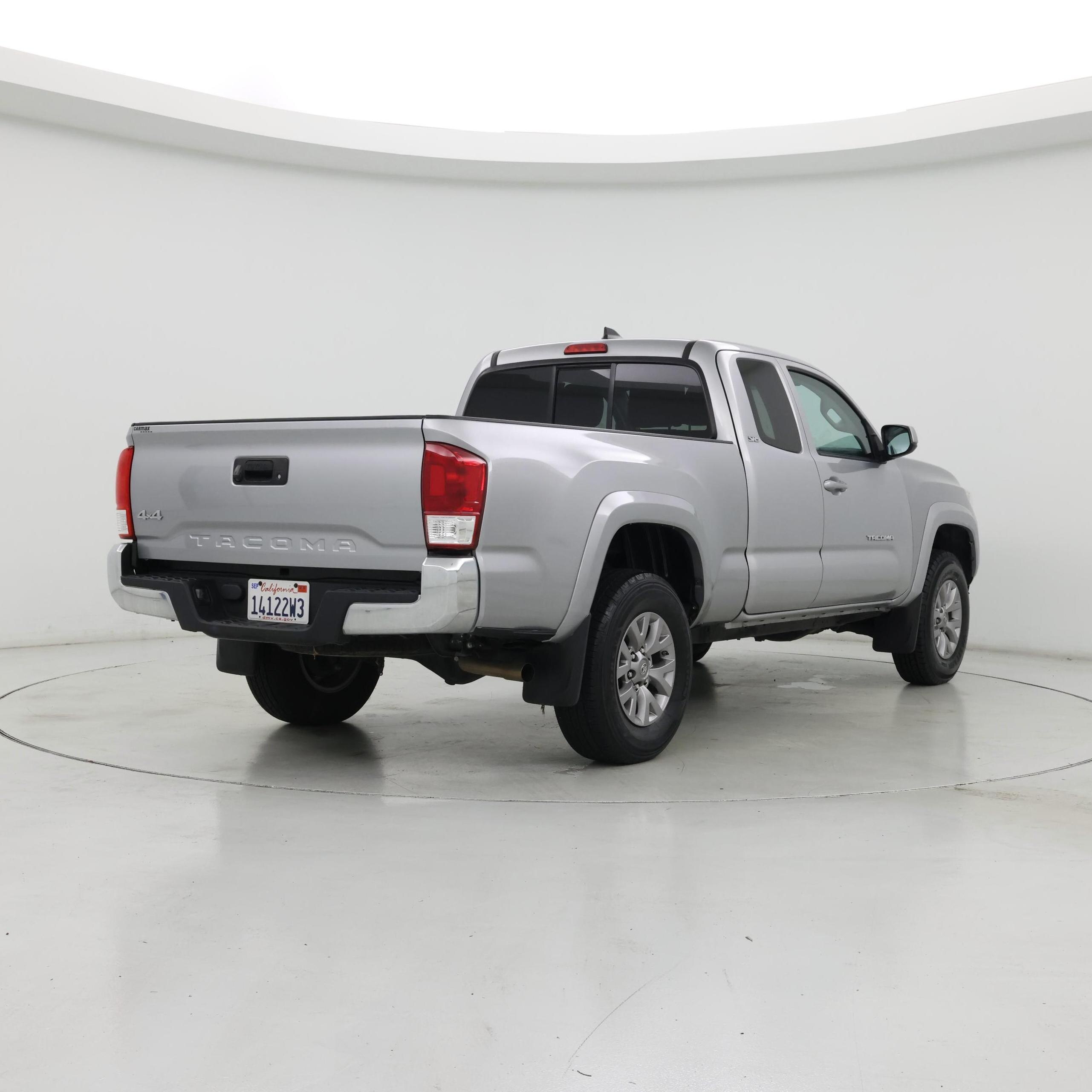 Thumbnail: 2016 Toyota Tacoma - 8