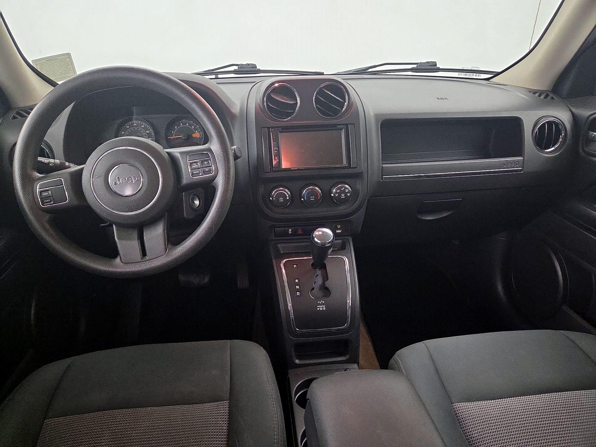 Thumbnail: 2015 Jeep Patriot - 9