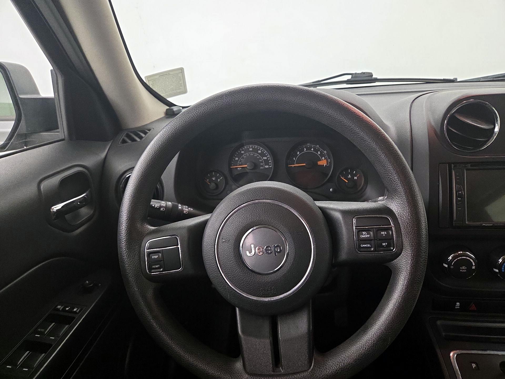 Thumbnail: 2015 Jeep Patriot - 10