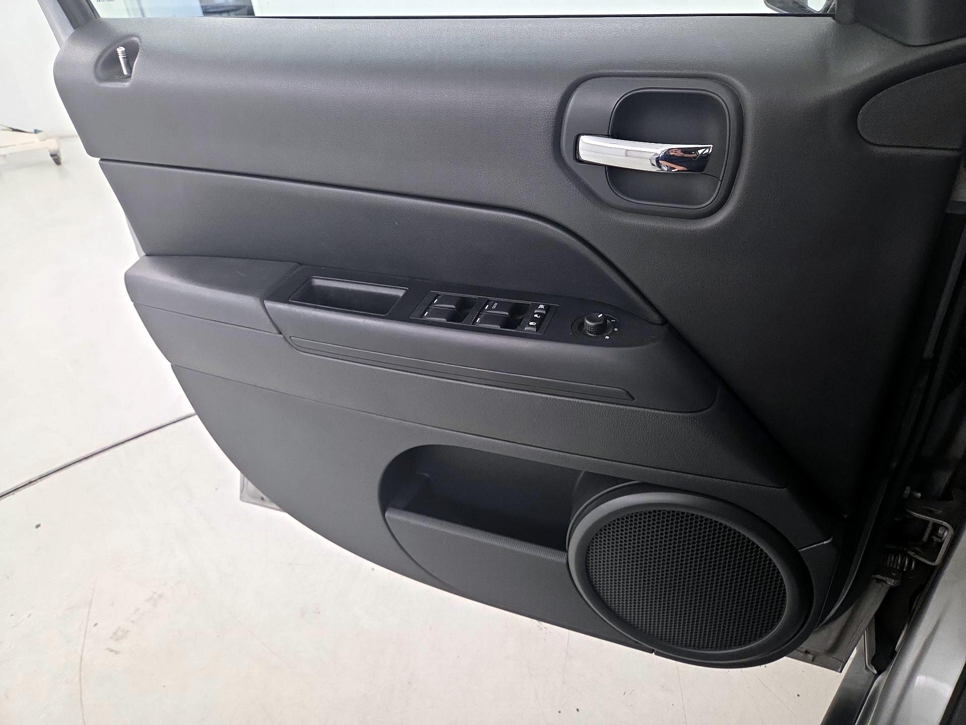 Thumbnail: 2015 Jeep Patriot - 12