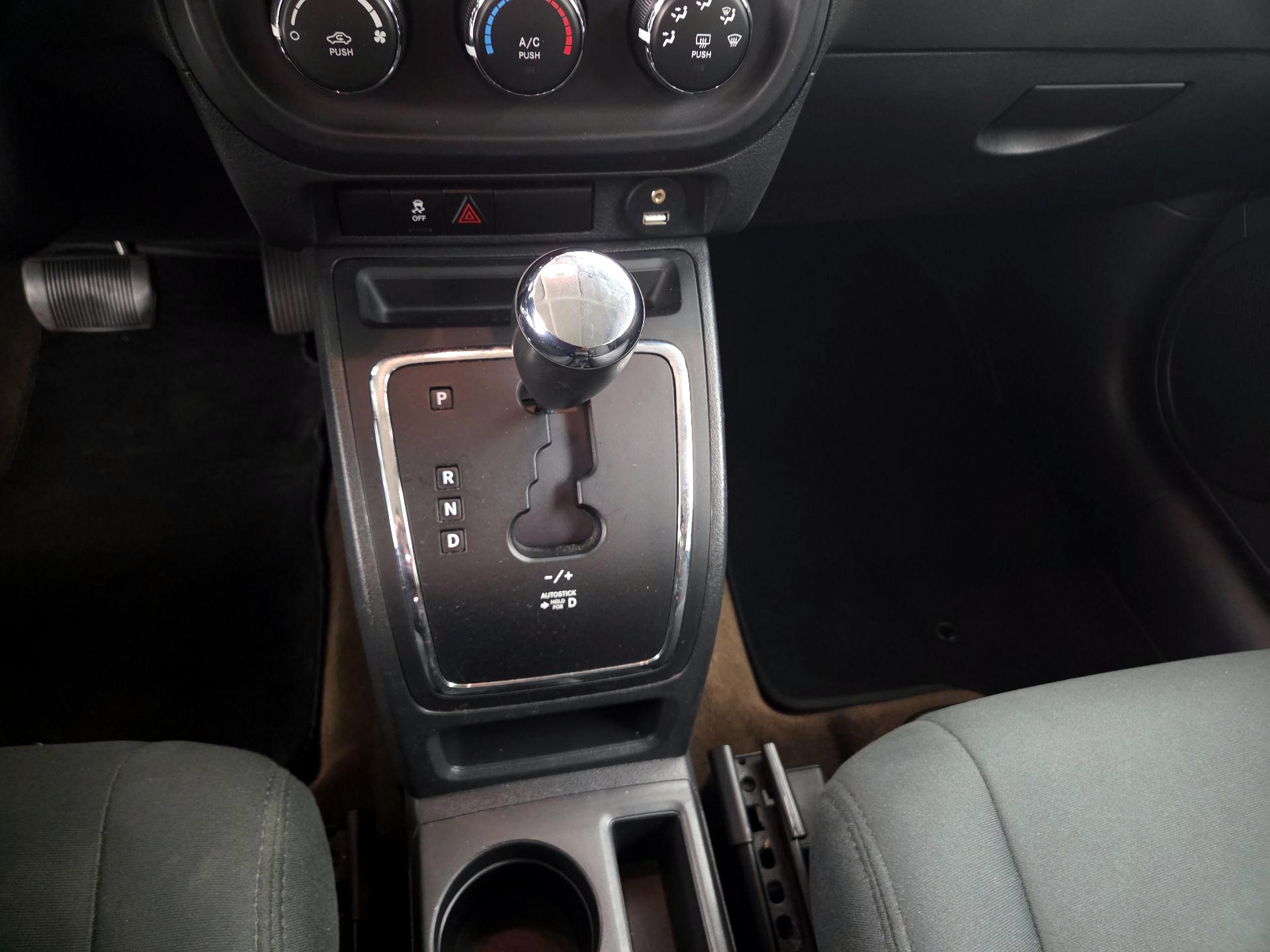 Thumbnail: 2015 Jeep Patriot - 15