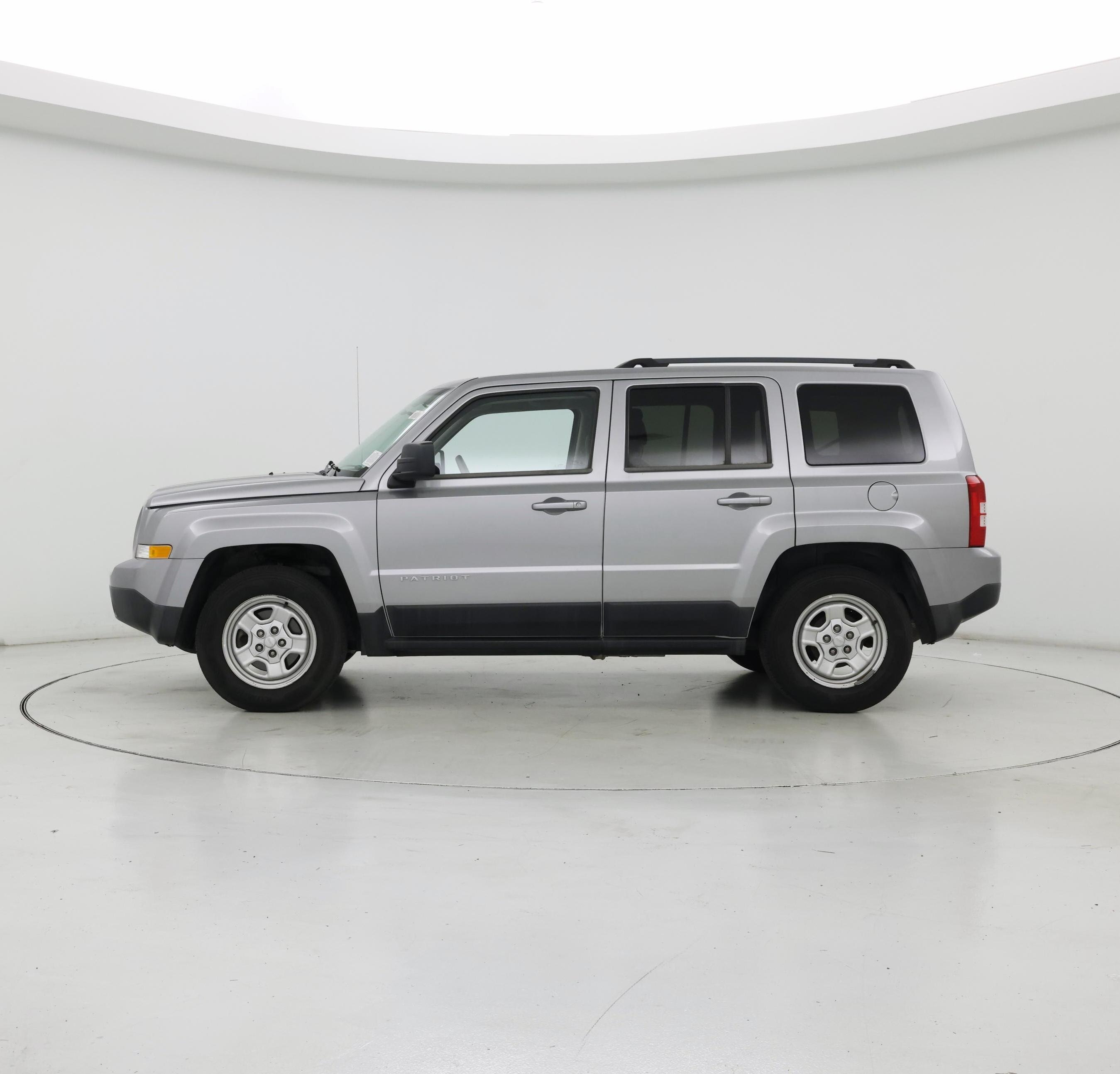 Thumbnail: 2015 Jeep Patriot - 3