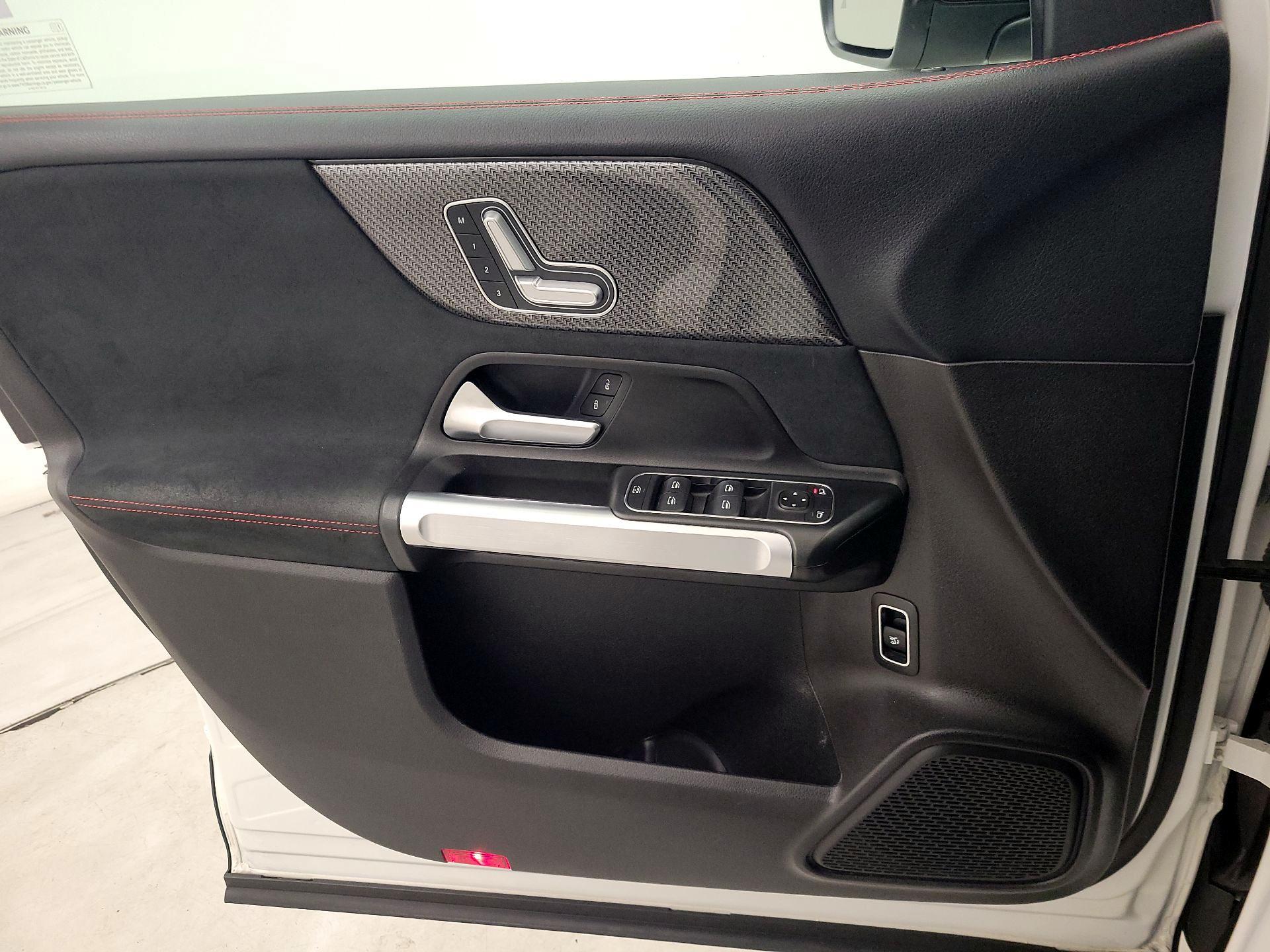 Thumbnail: 2020 Mercedes-Benz GLB - 12