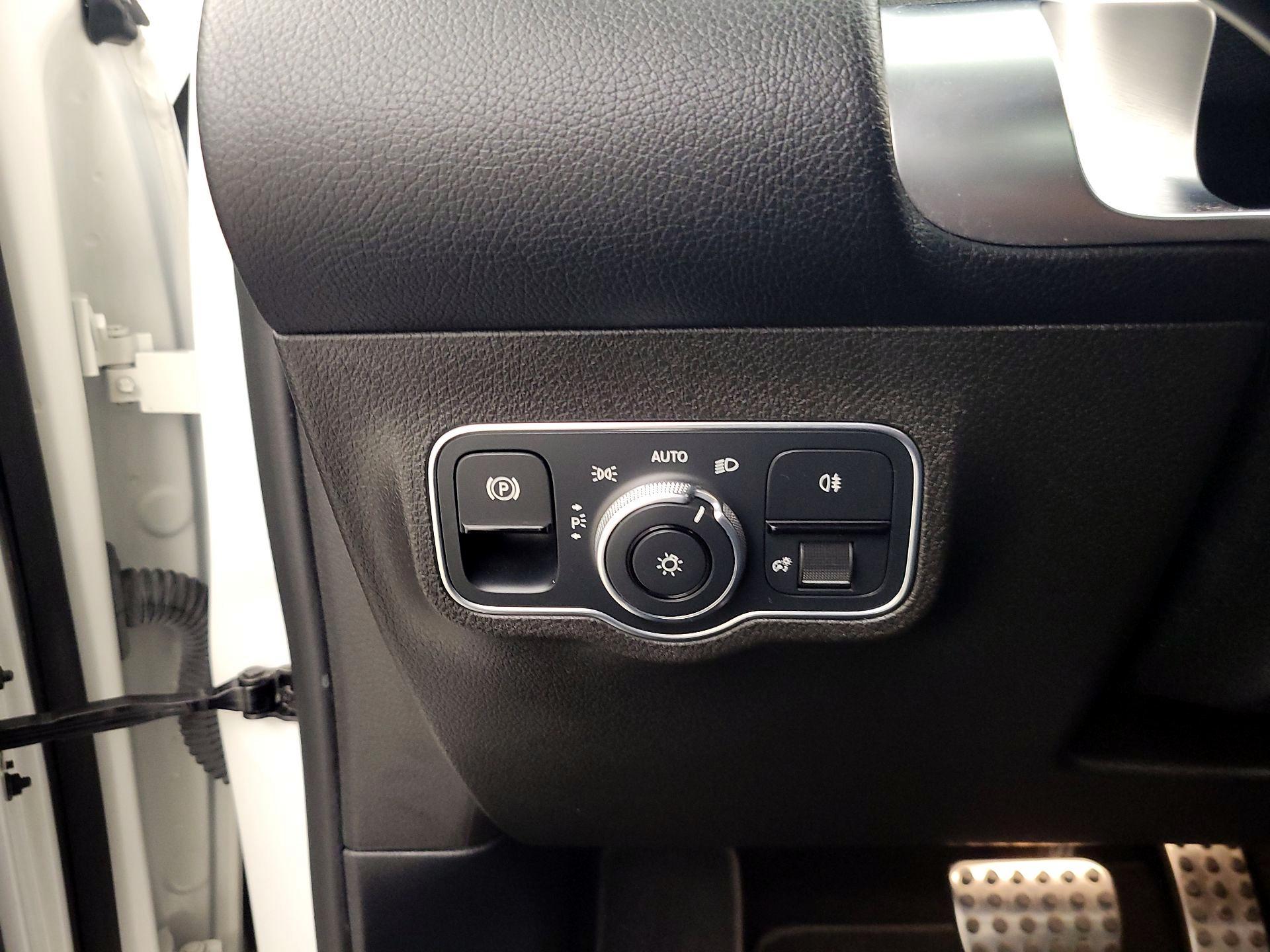 Thumbnail: 2020 Mercedes-Benz GLB - 13