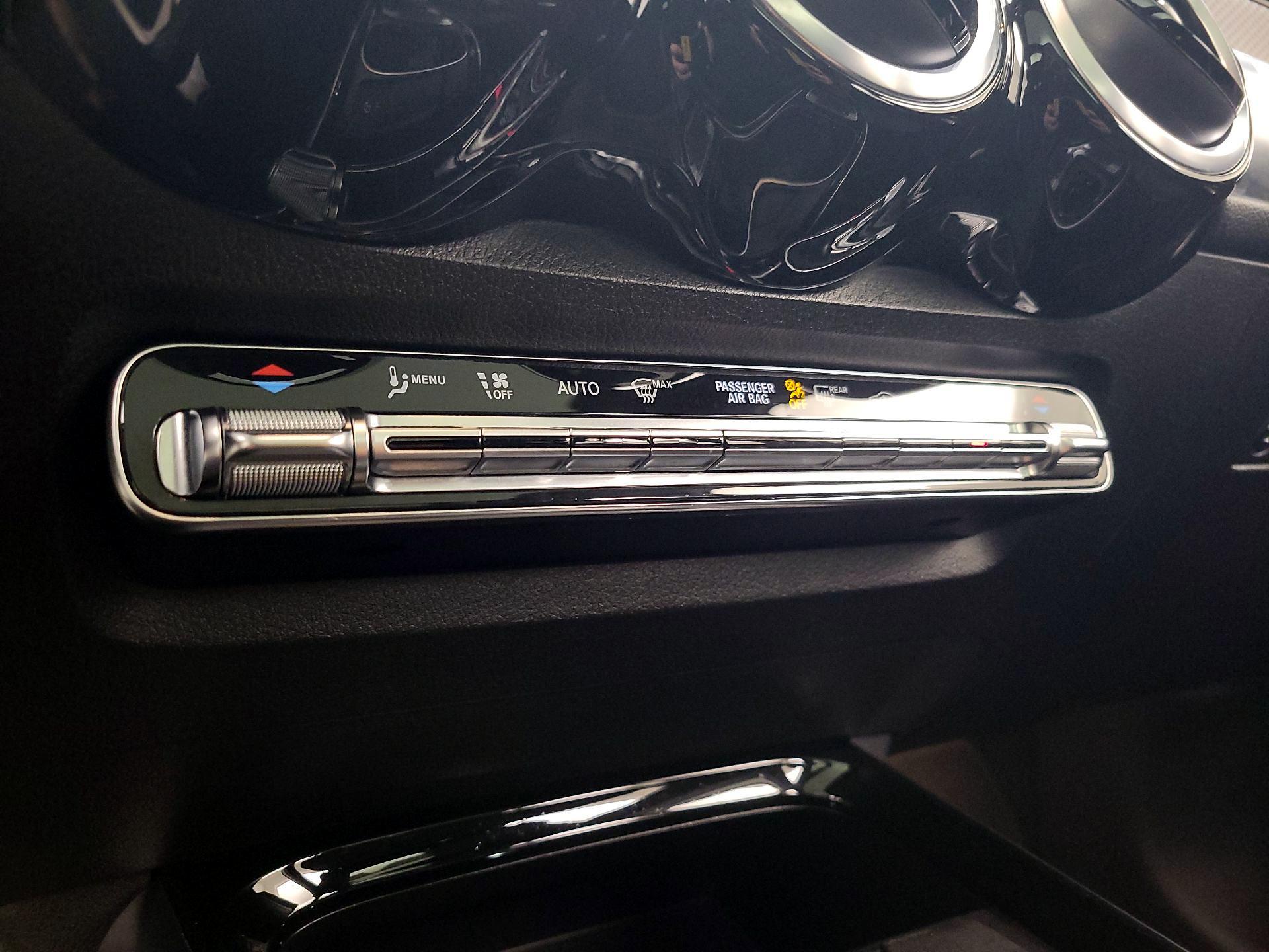 Thumbnail: 2020 Mercedes-Benz GLB - 16