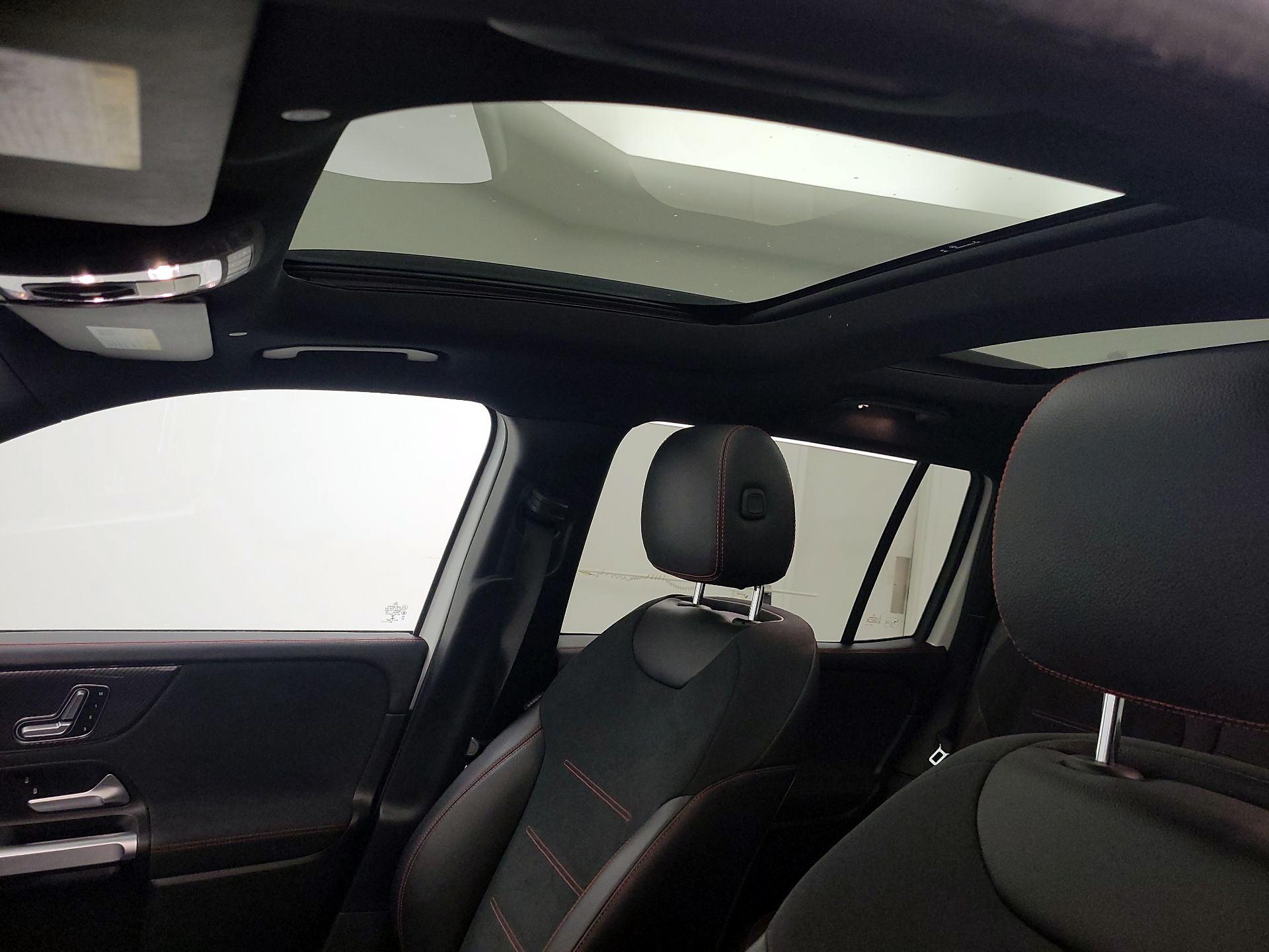 Thumbnail: 2020 Mercedes-Benz GLB - 19