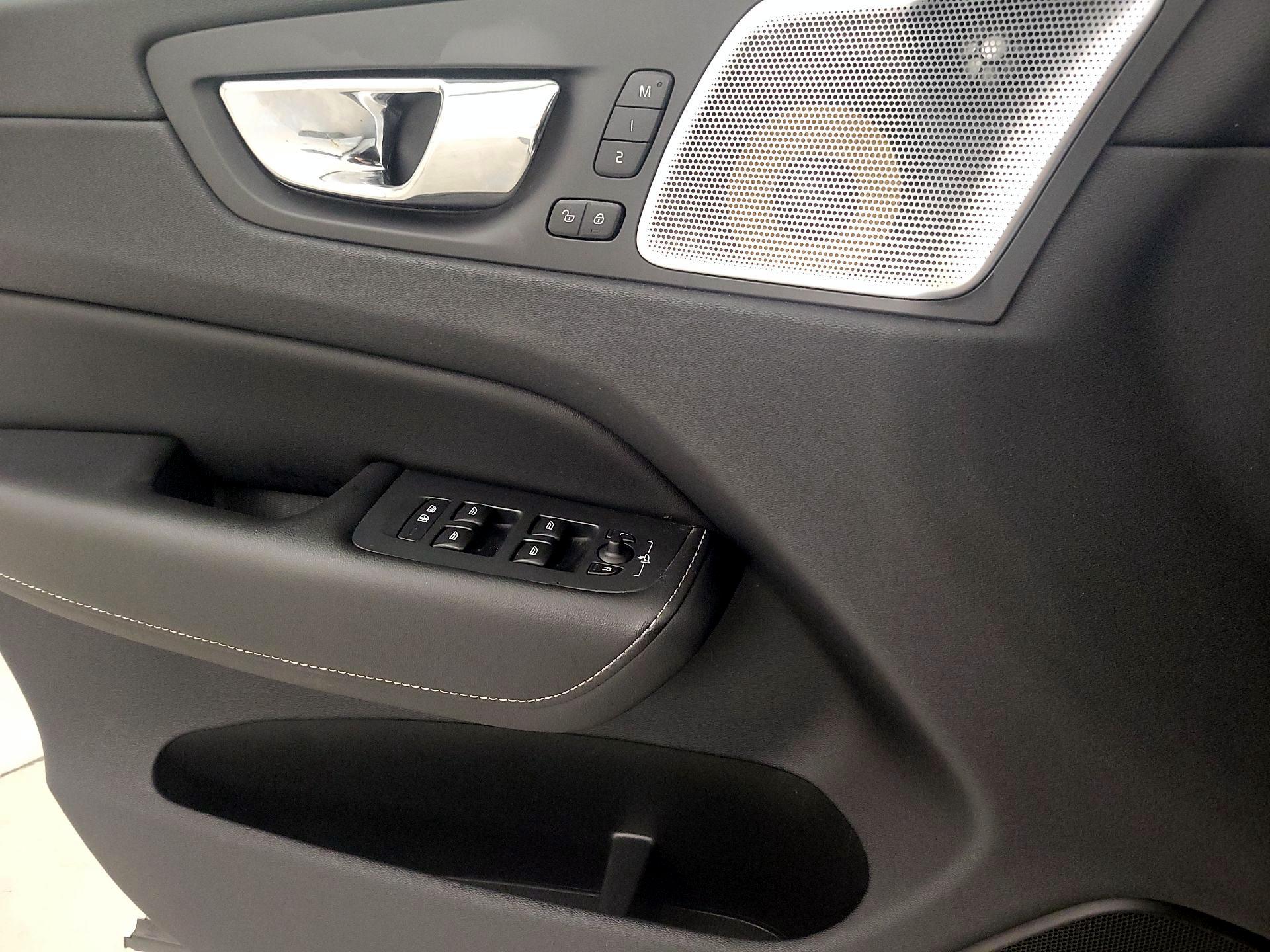 Thumbnail: 2019 Volvo XC60 - 12