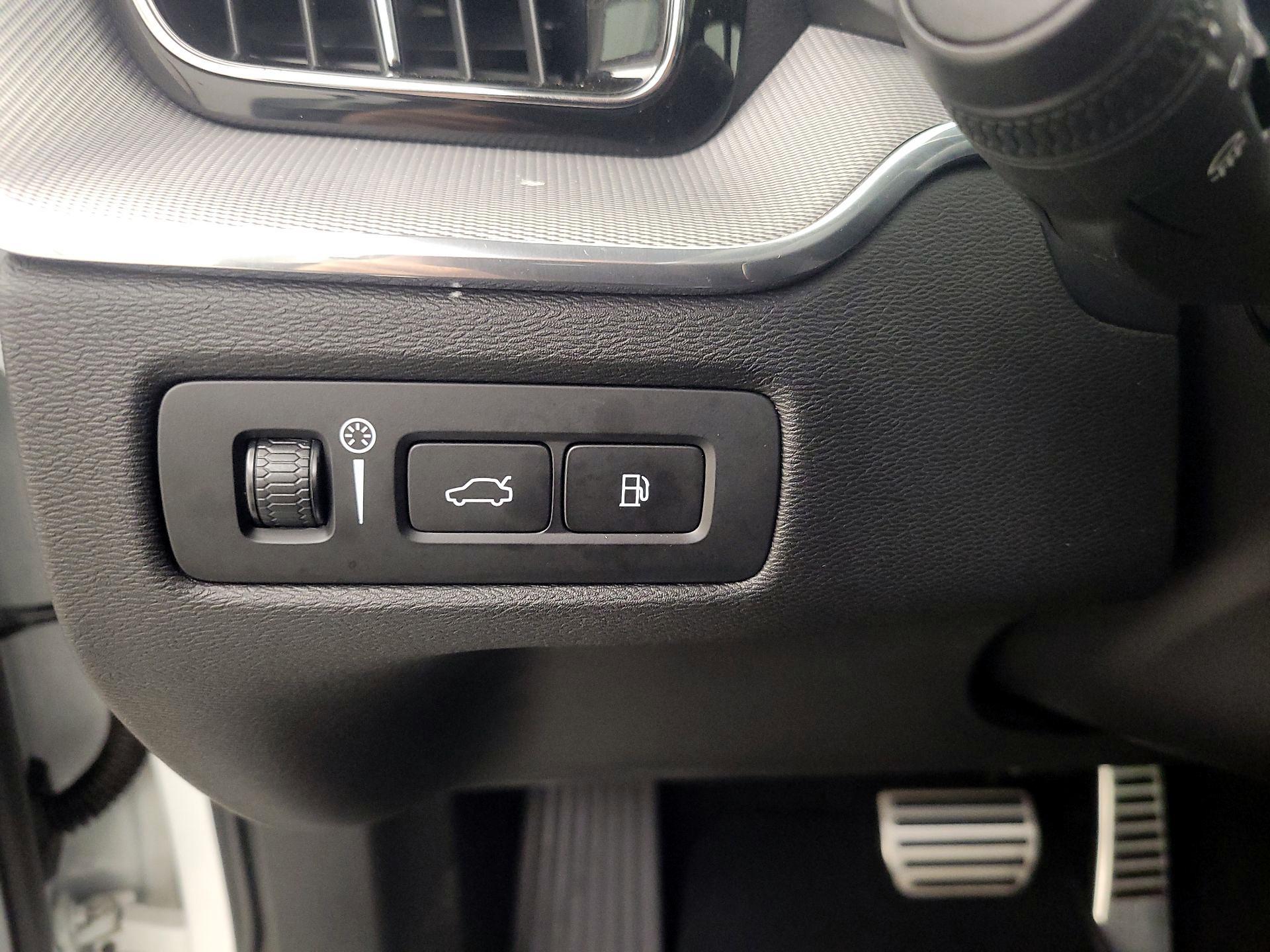 Thumbnail: 2019 Volvo XC60 - 13