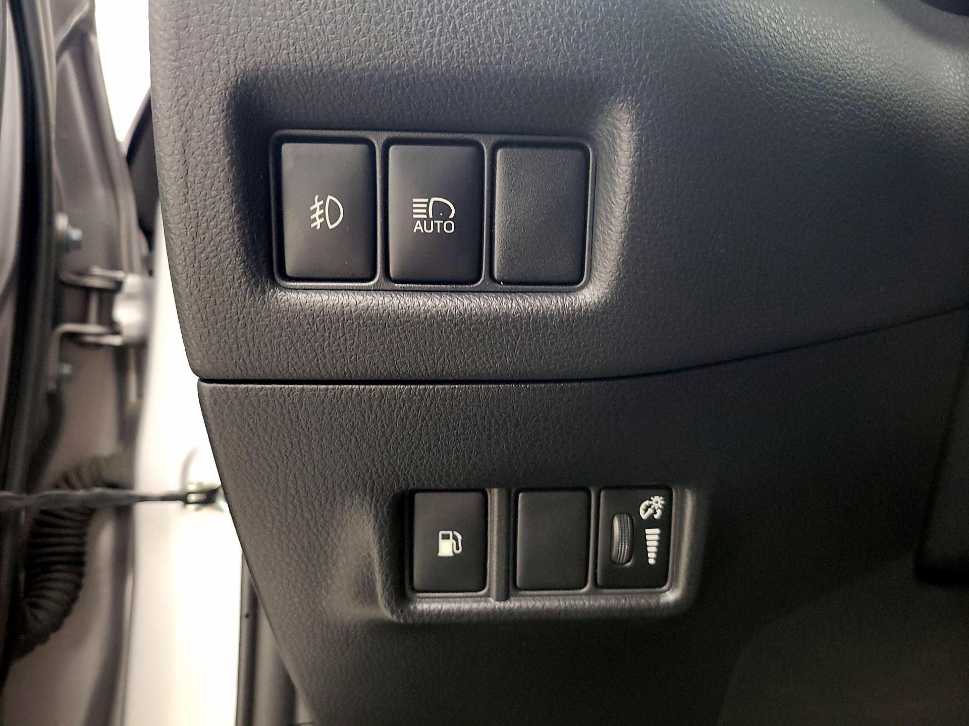 Thumbnail: 2018 Toyota C-HR - 13