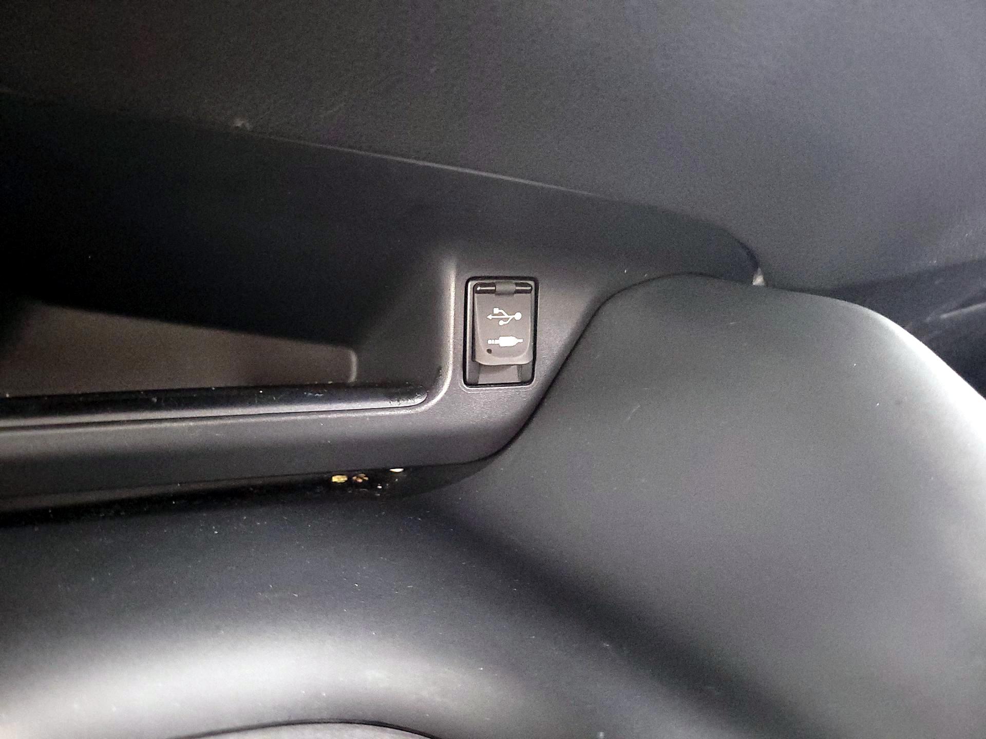 Thumbnail: 2018 Toyota C-HR - 18