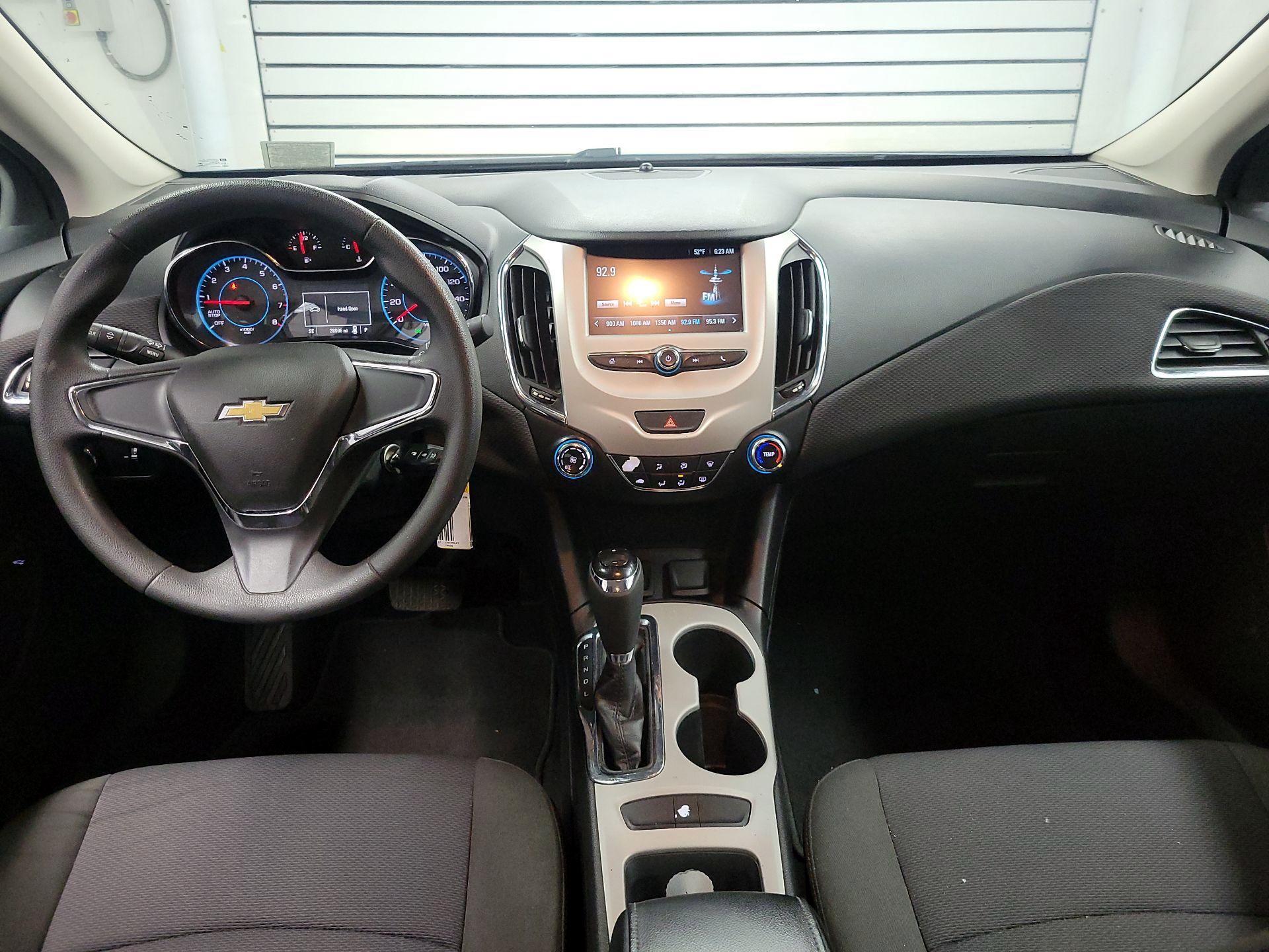 Thumbnail: 2017 Chevrolet Cruze - 9