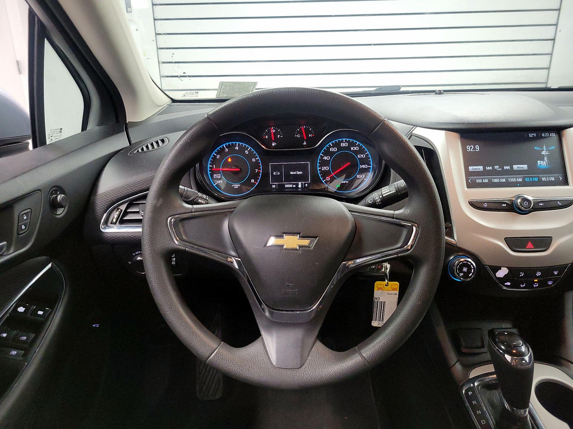 Thumbnail: 2017 Chevrolet Cruze - 10