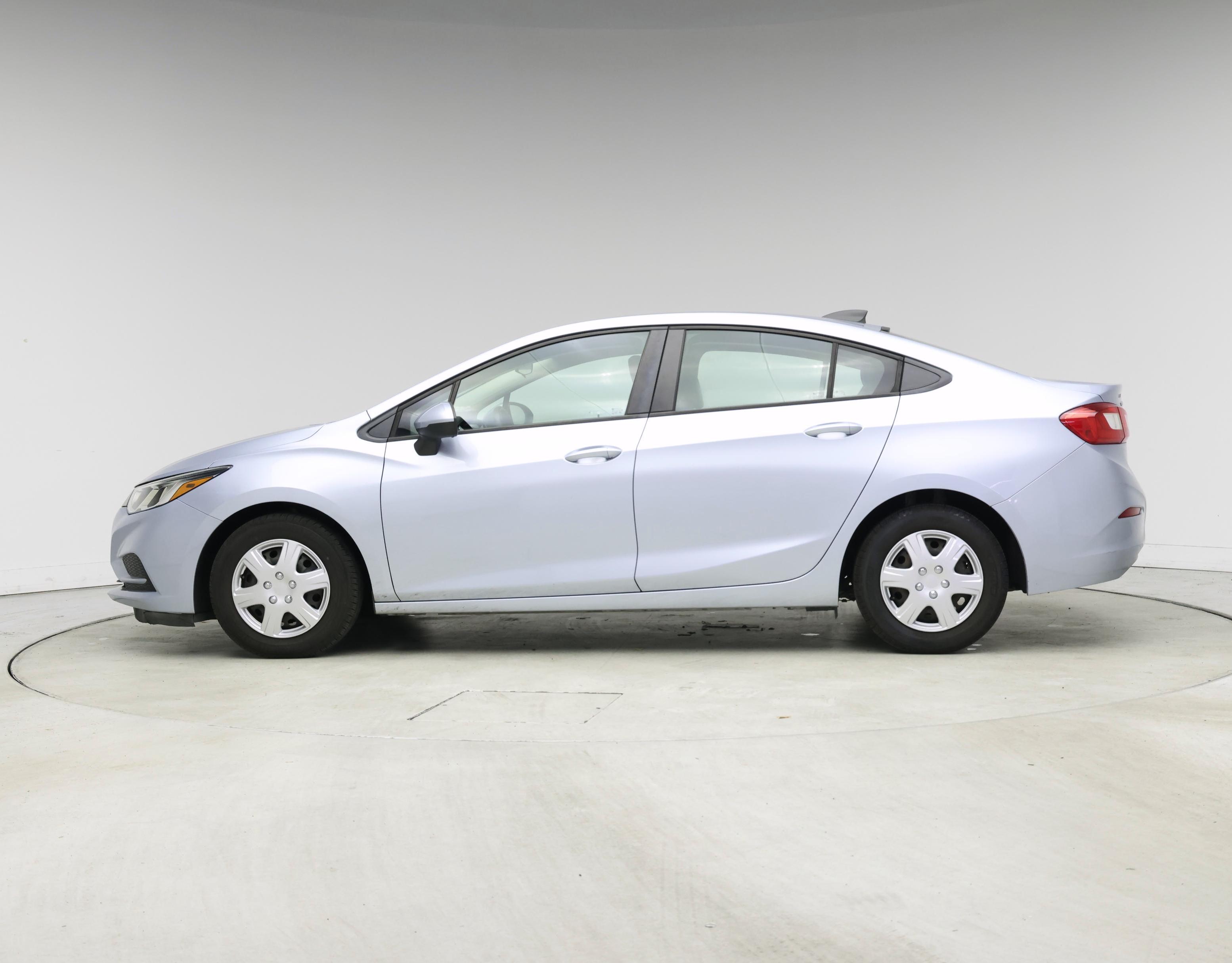 Thumbnail: 2017 Chevrolet Cruze - 3