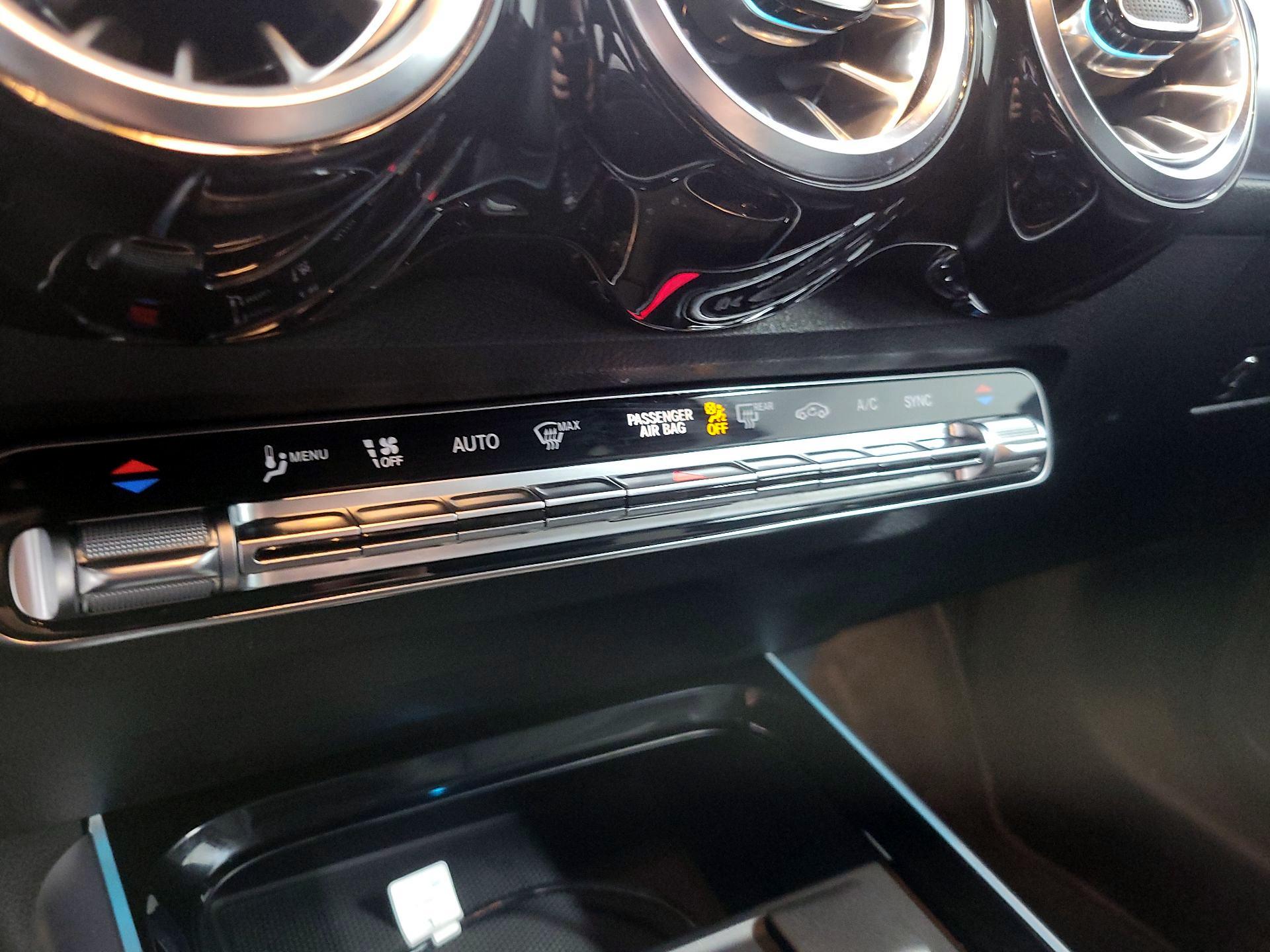 Thumbnail: 2022 Mercedes-Benz GLB - 16