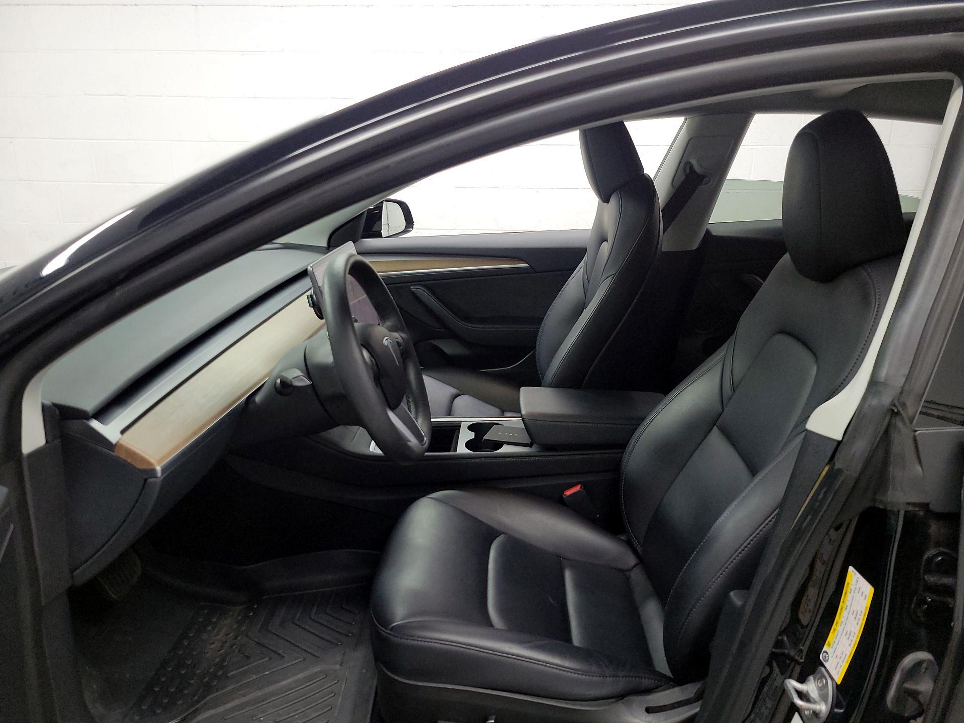 Thumbnail: 2023 Tesla Model 3 - 11