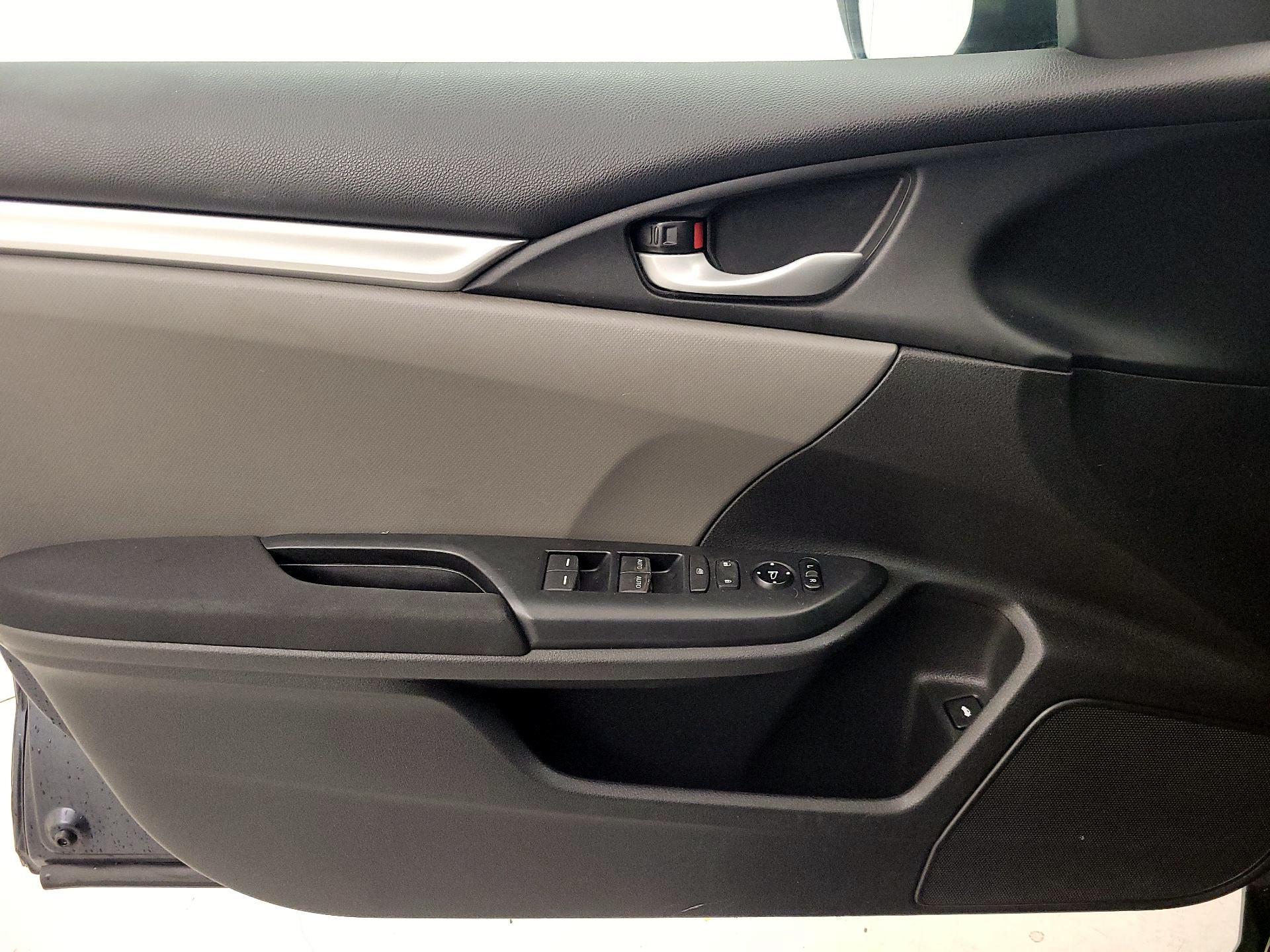 Thumbnail: 2016 Honda Civic - 12