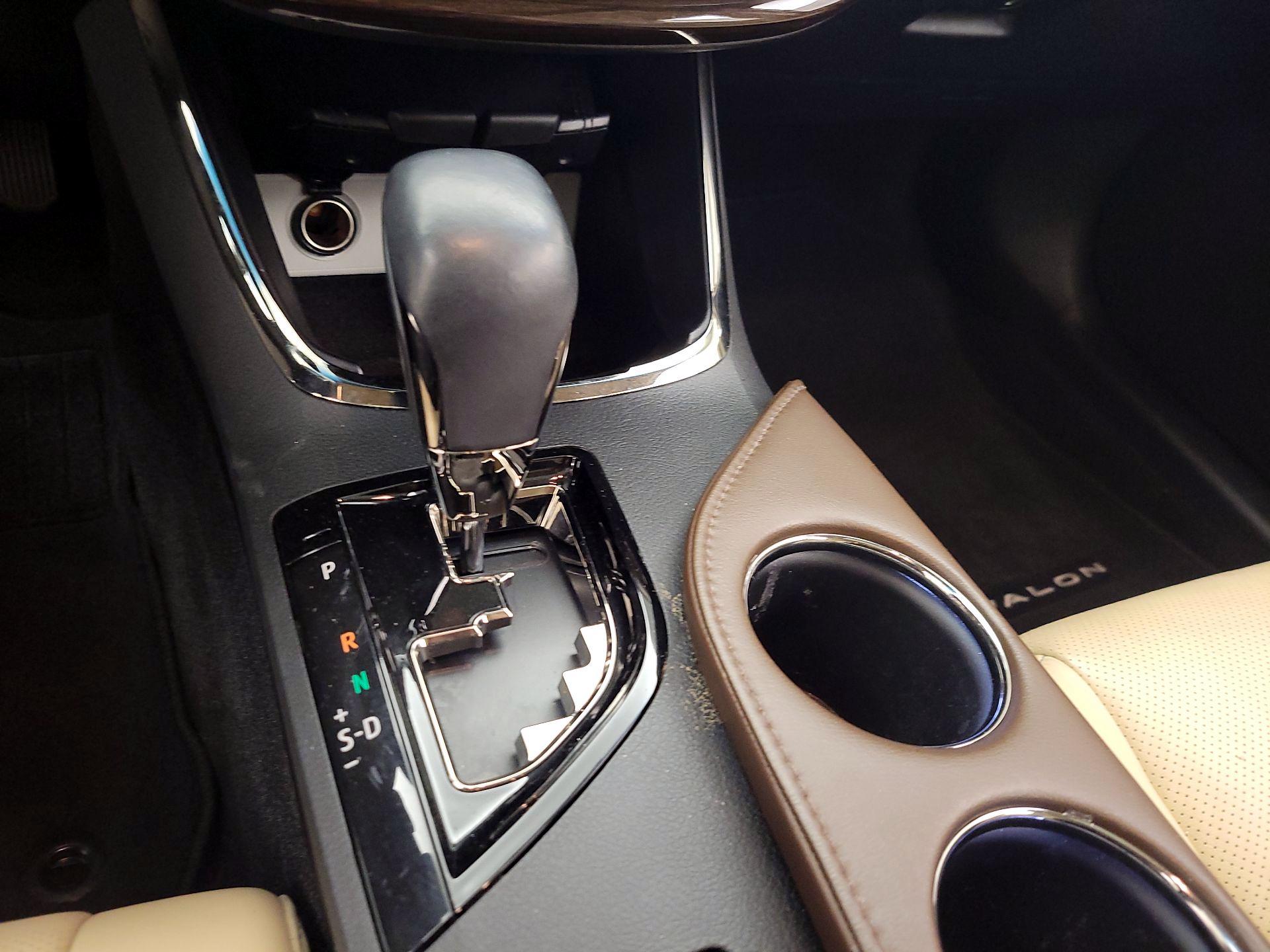 Thumbnail: 2015 Toyota Avalon - 17