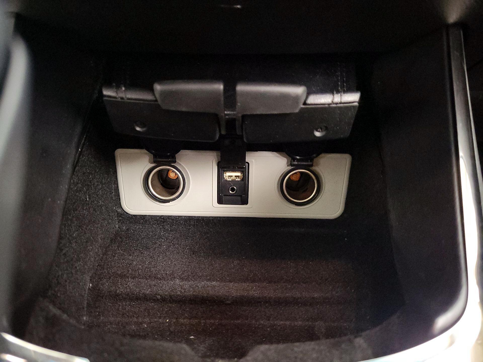 Thumbnail: 2015 Toyota Avalon - 18